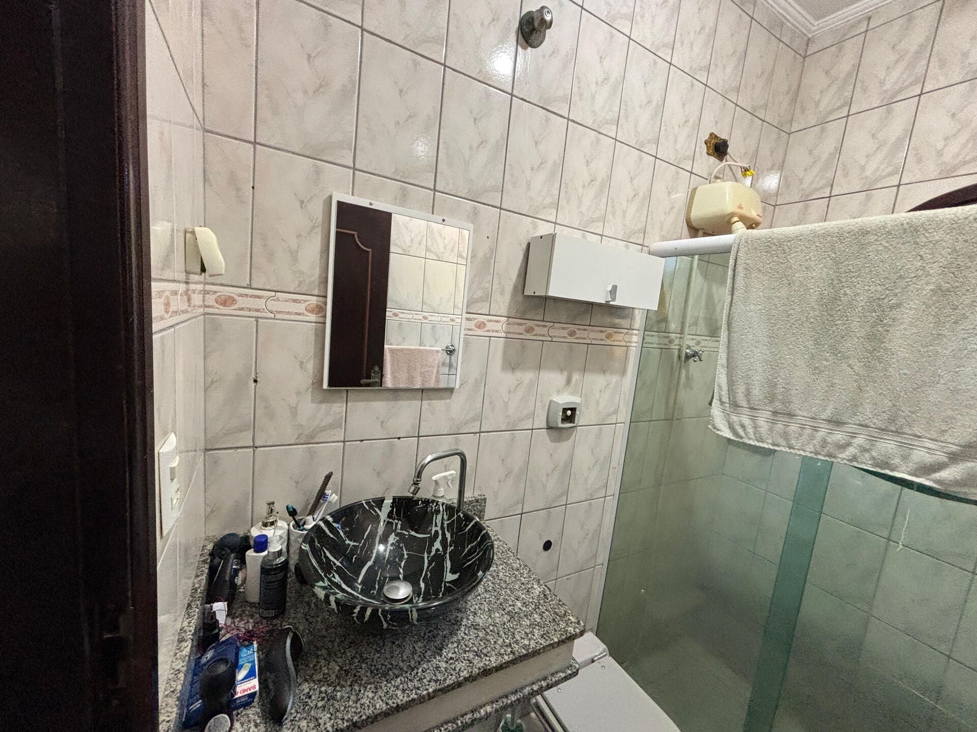 Casa com edícula · 2 dorm. — Banheiro
