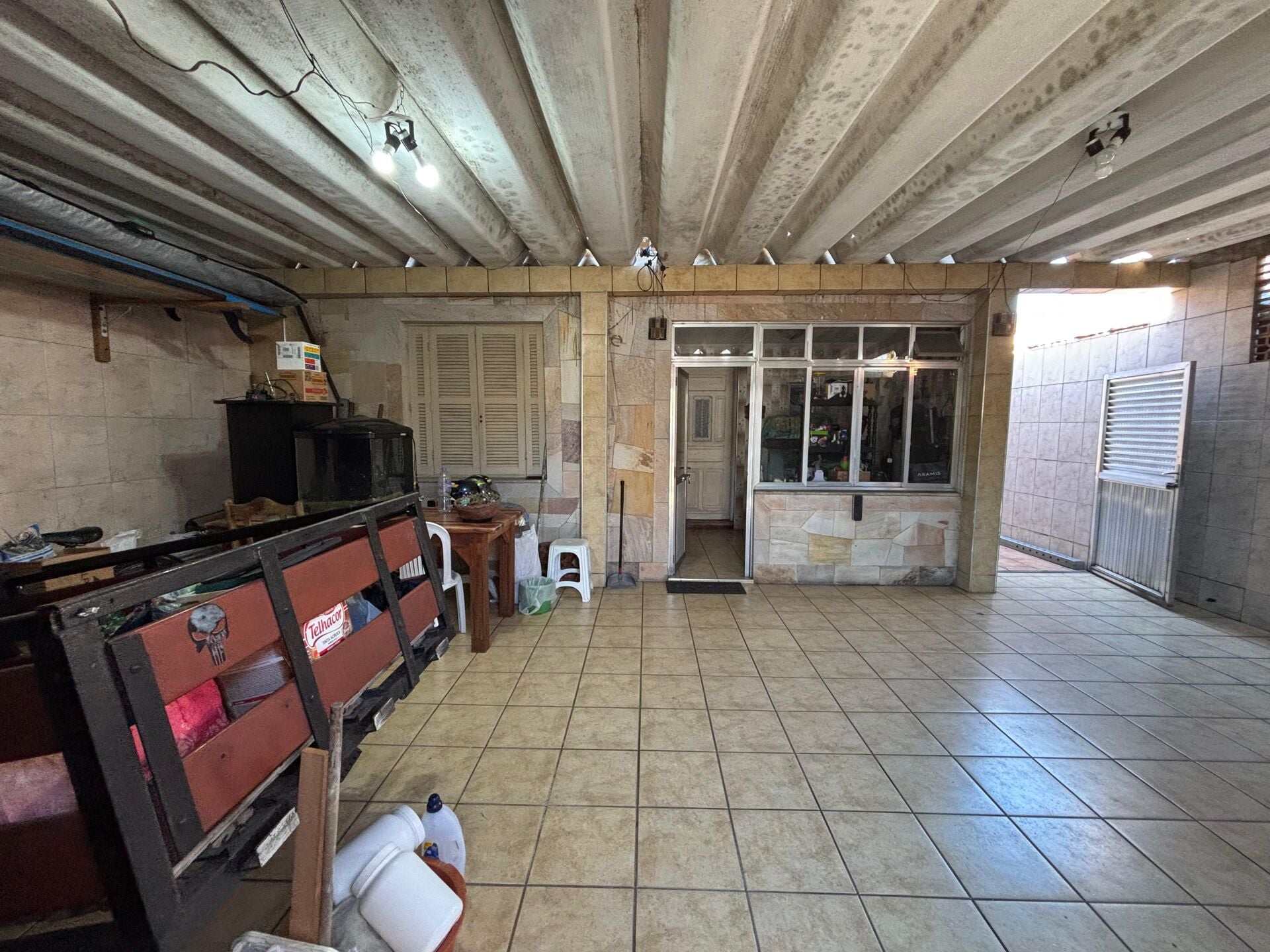 Casa com edícula · 2 dorm. — Garagem