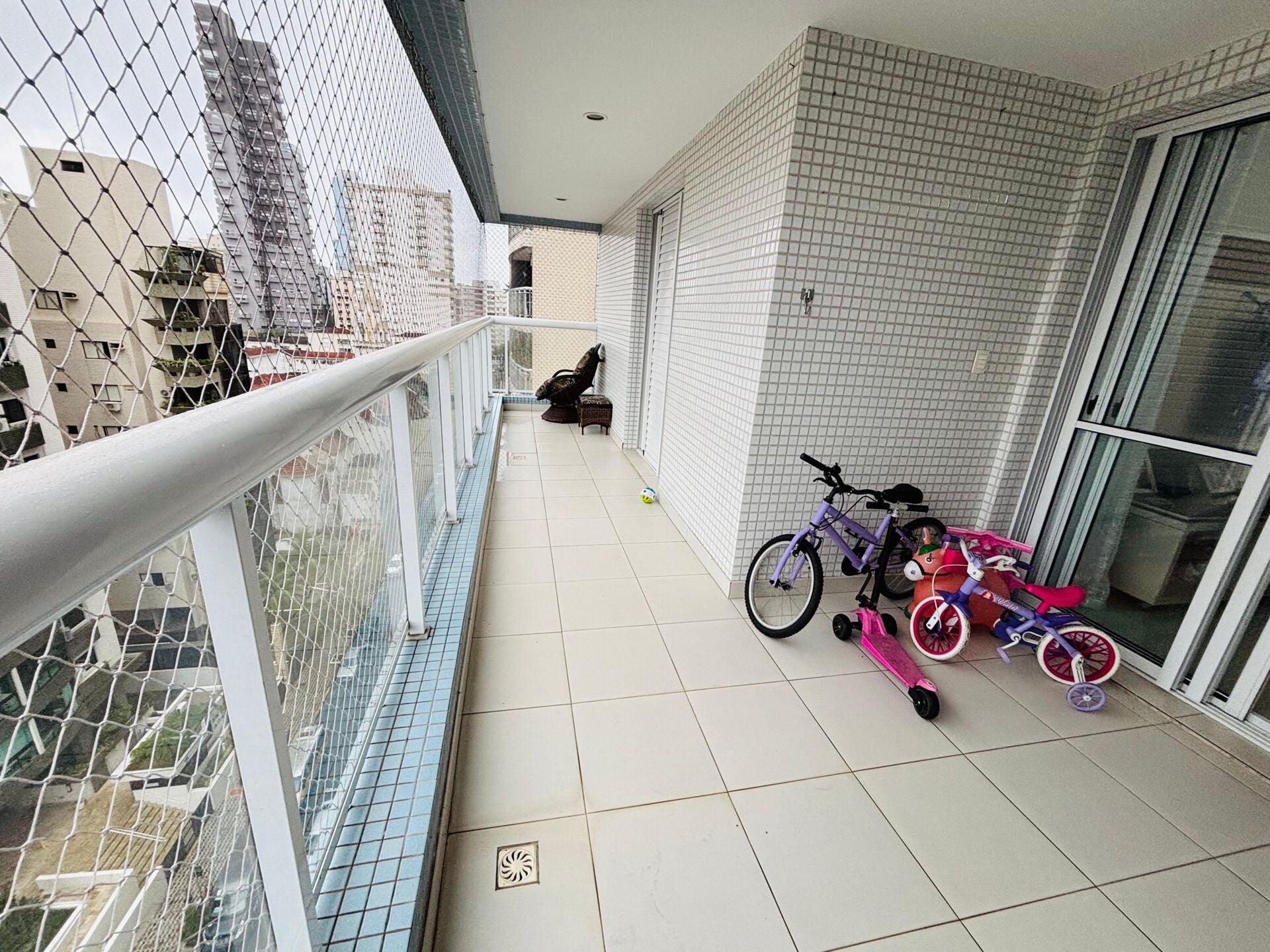 Apartamento 92 · 3 dorm. — Varanda