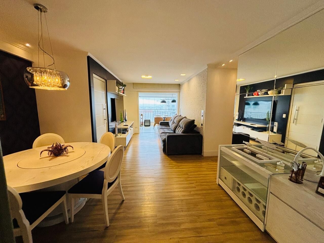 Apartamento 184 · 3 dorm. — Sala de jantar