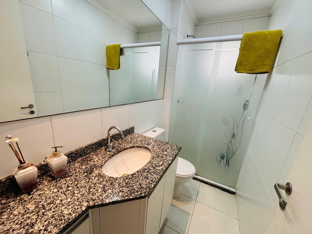 Apartamento 46 · 2 dorm. — Banheiro suite