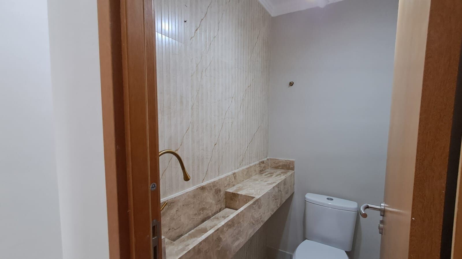 Apartamento 74 · 3 dorm. — Banheiro