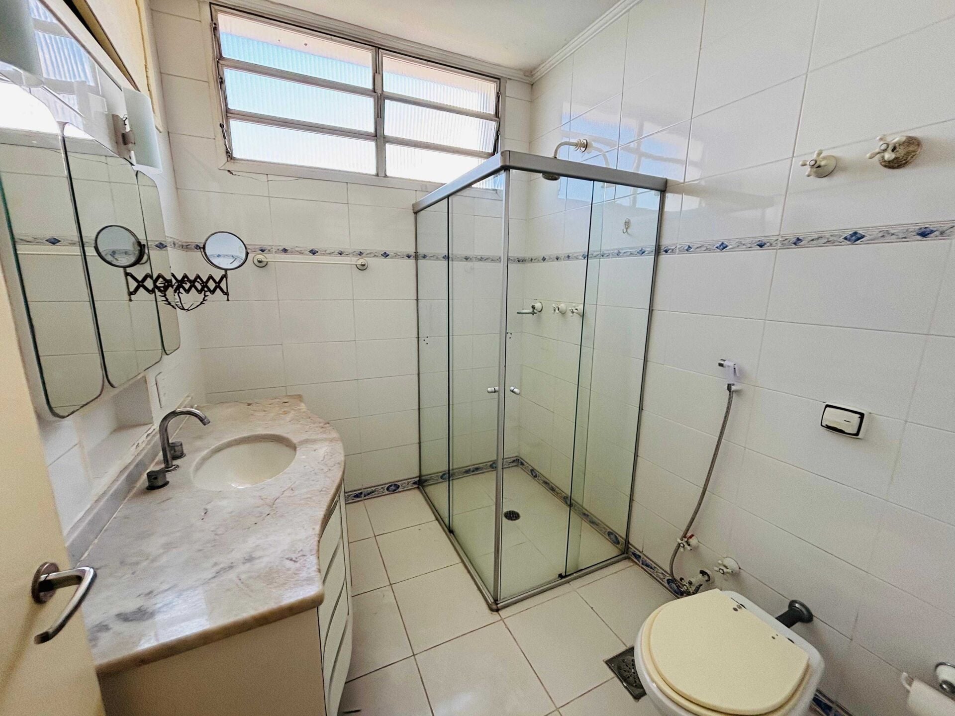 Apartamento 20A · 4 dorm. — Banheiro