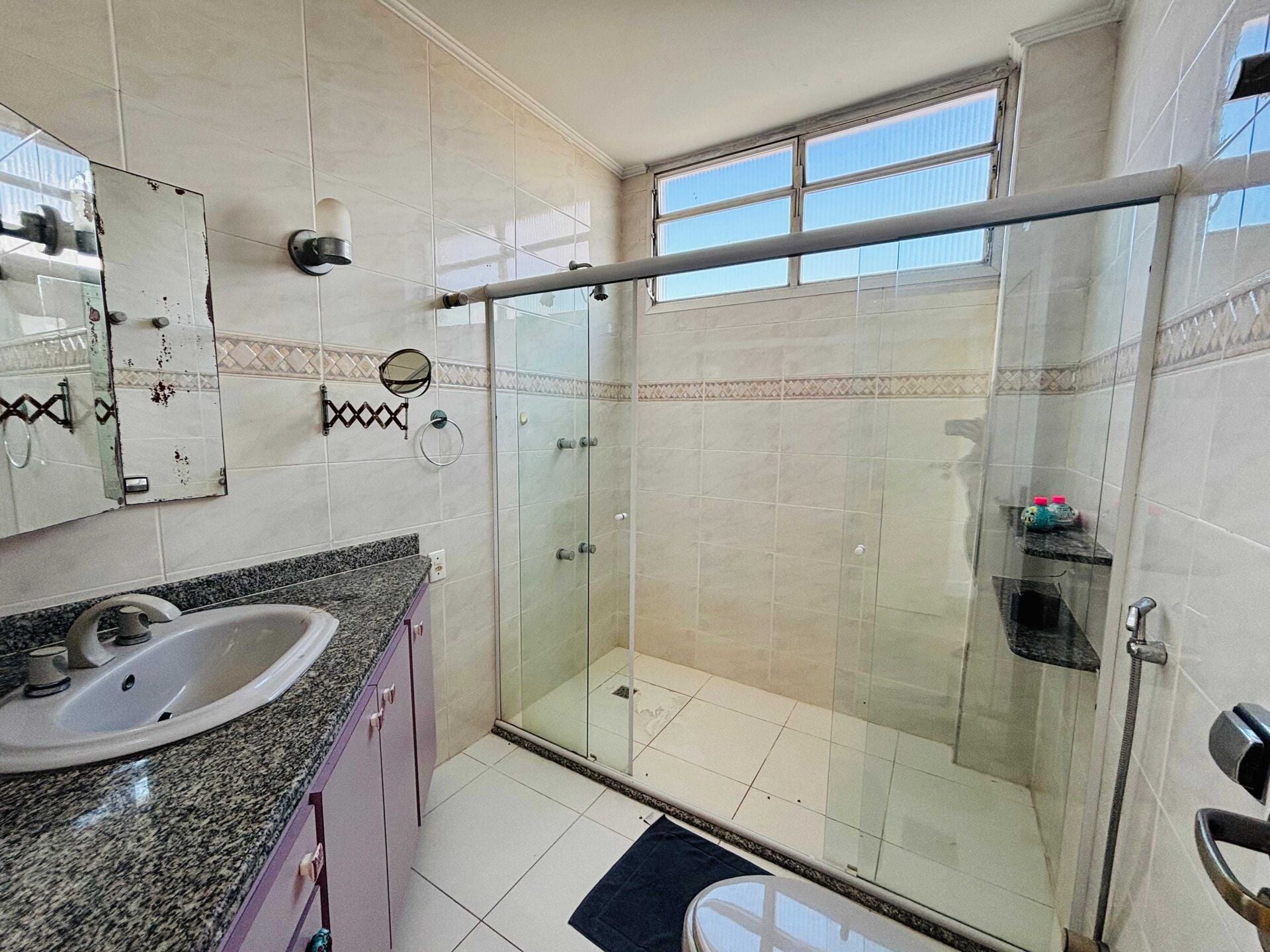 Apartamento 20A · 4 dorm. — Banheiro