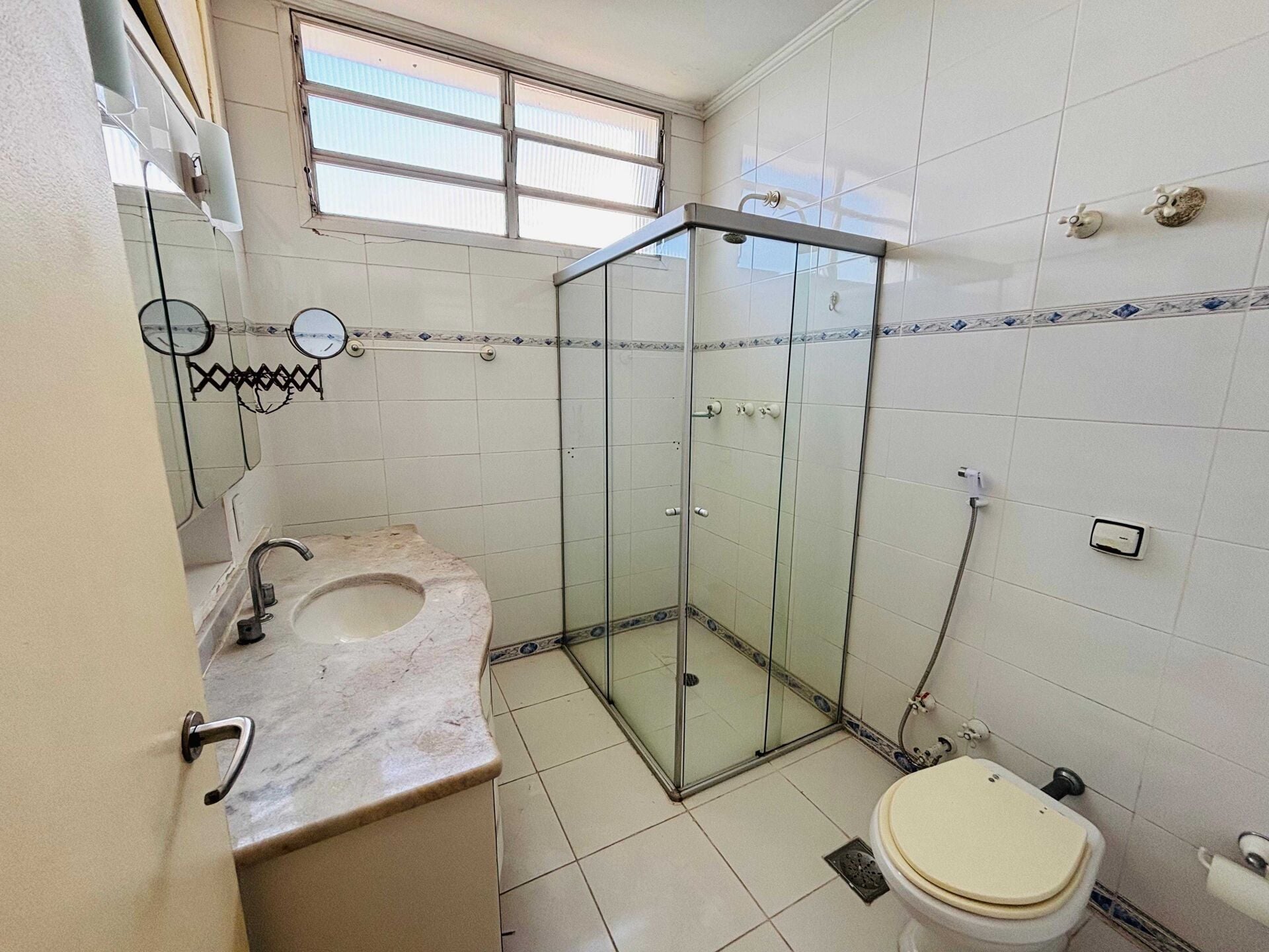 Apartamento 20A · 4 dorm. — Banheiro
