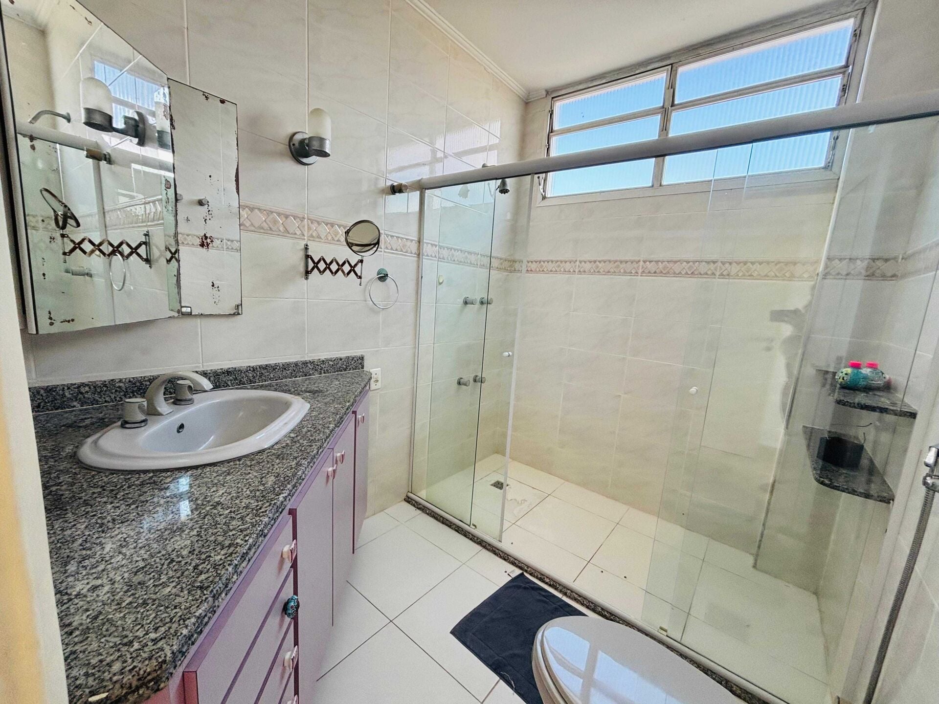 Apartamento 20A · 4 dorm. — Banheiro