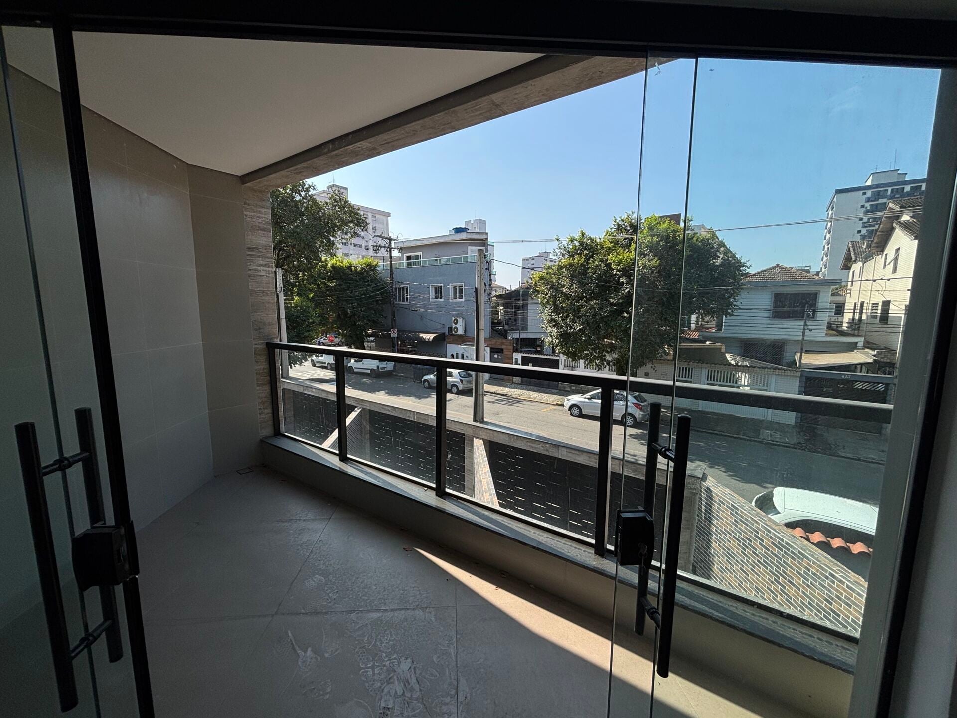 Casa sobreposta · 3 dorm. — Varanda