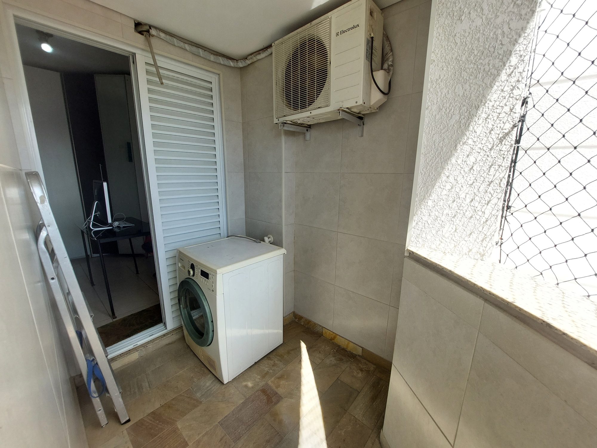 Apartamento · 3 dorm. — Área de serviço