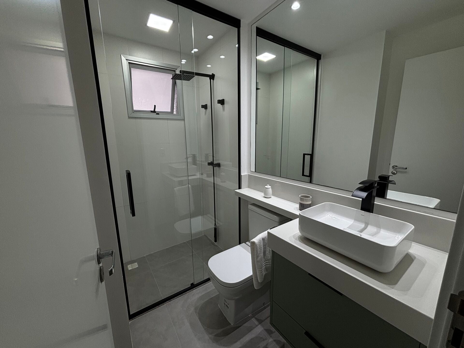 Apartamento 53 · 2 dorm. — Banheiro