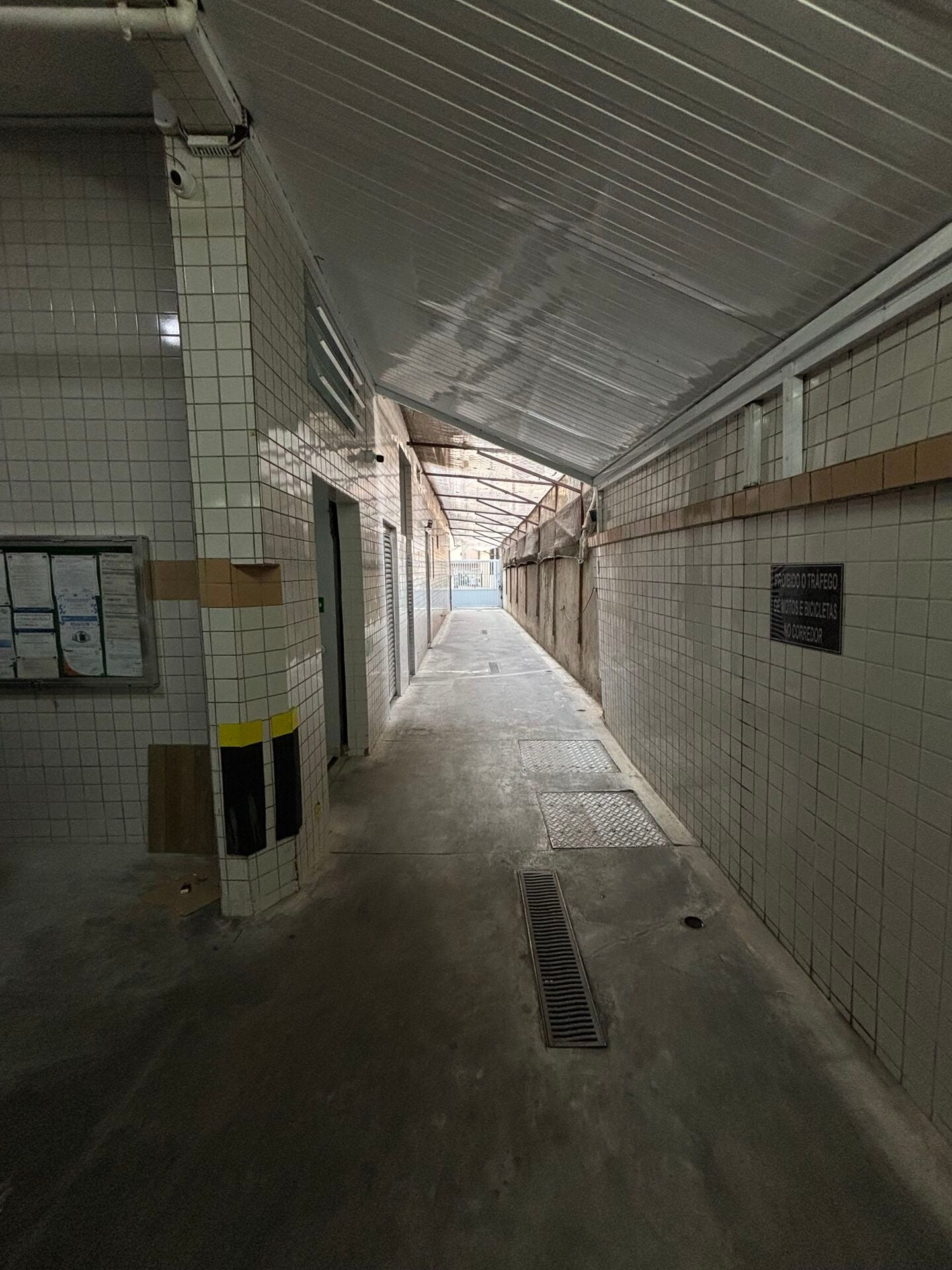 Apartamento 32 · 1 dorm. — Garagem