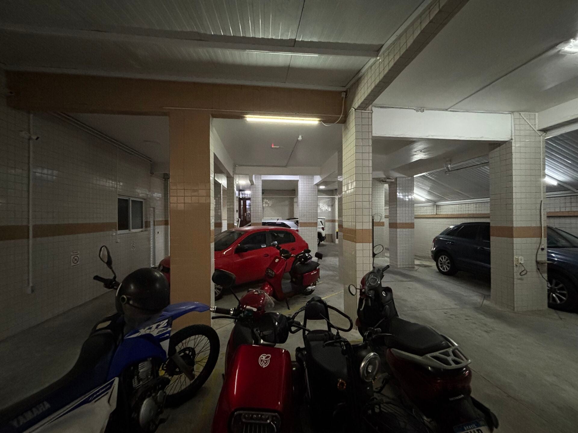 Apartamento 32 · 1 dorm. — Garagem