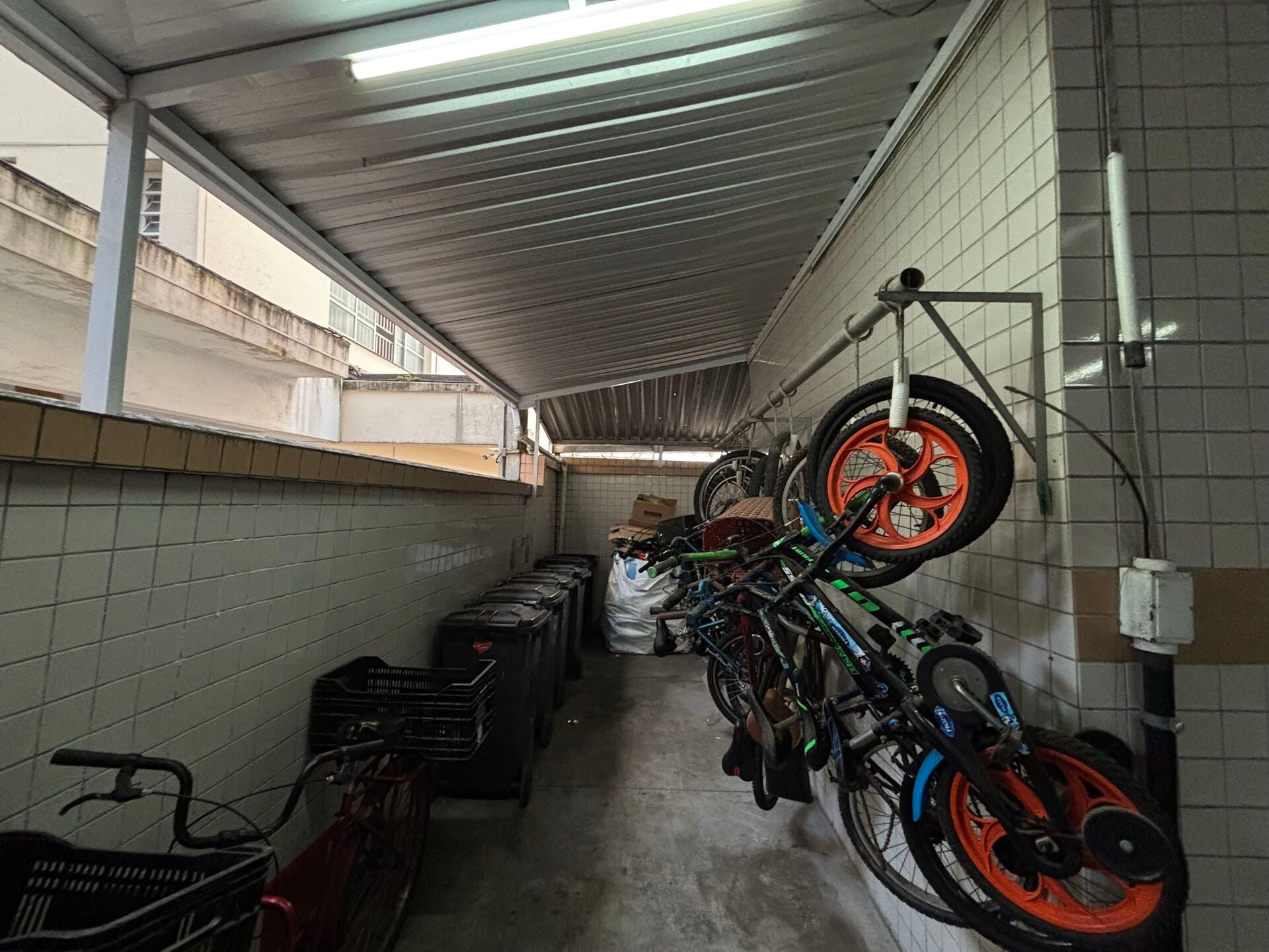 Apartamento 32 · 1 dorm. — Garagem