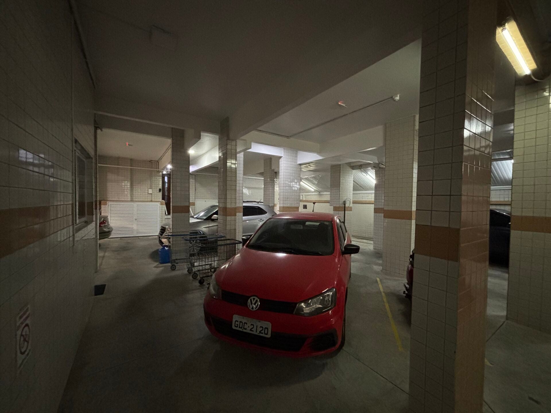 Apartamento 32 · 1 dorm. — Garagem