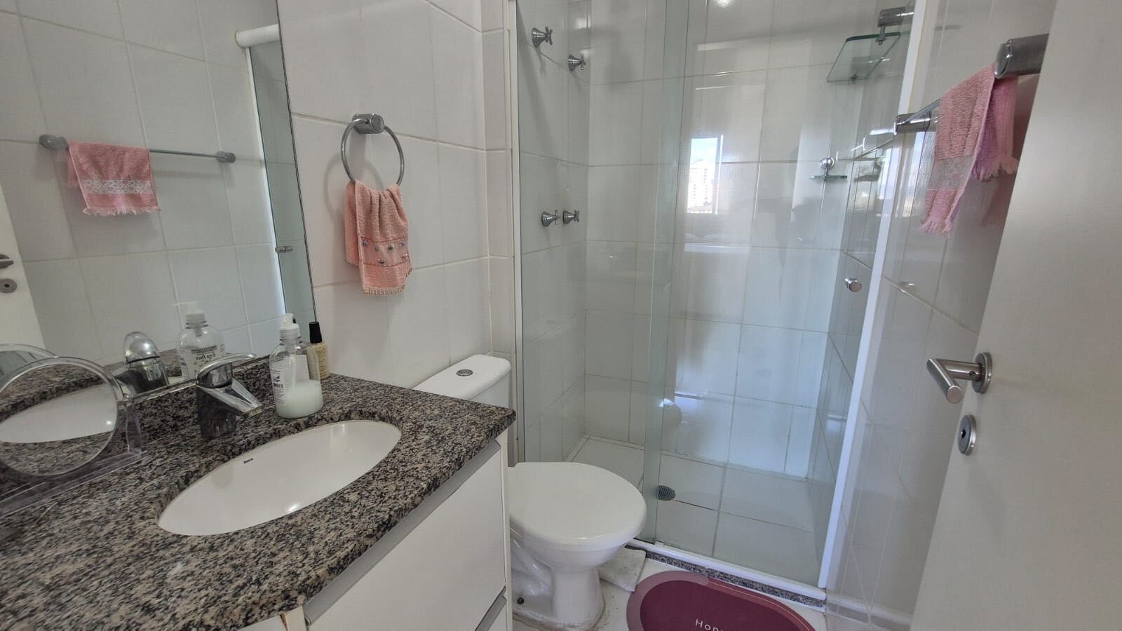 Apartamento (Bloco C, ap. 72) · 2 dorm. — Banheiro