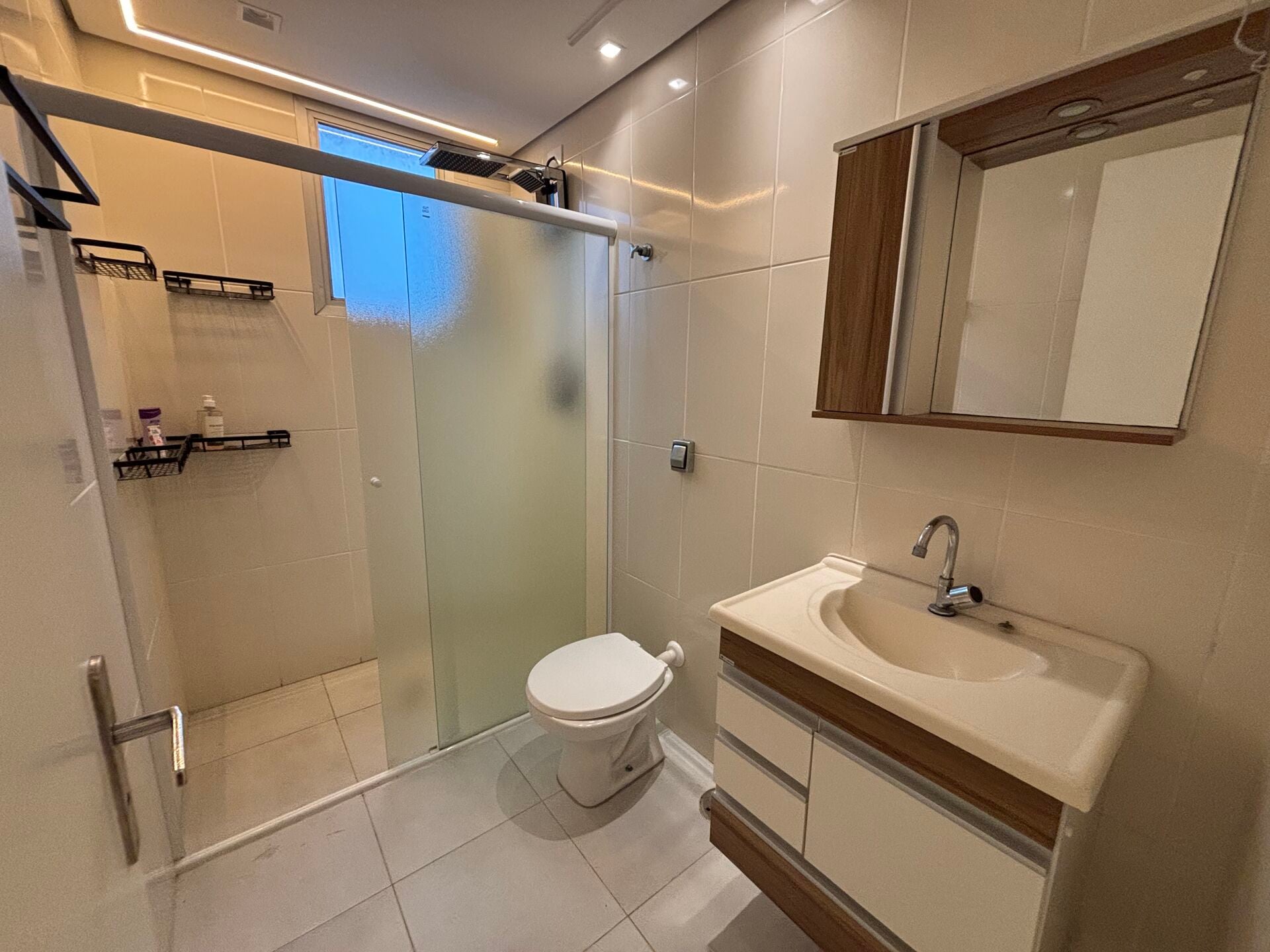 Apartamento 82 · 3 dorm. — Banheiro