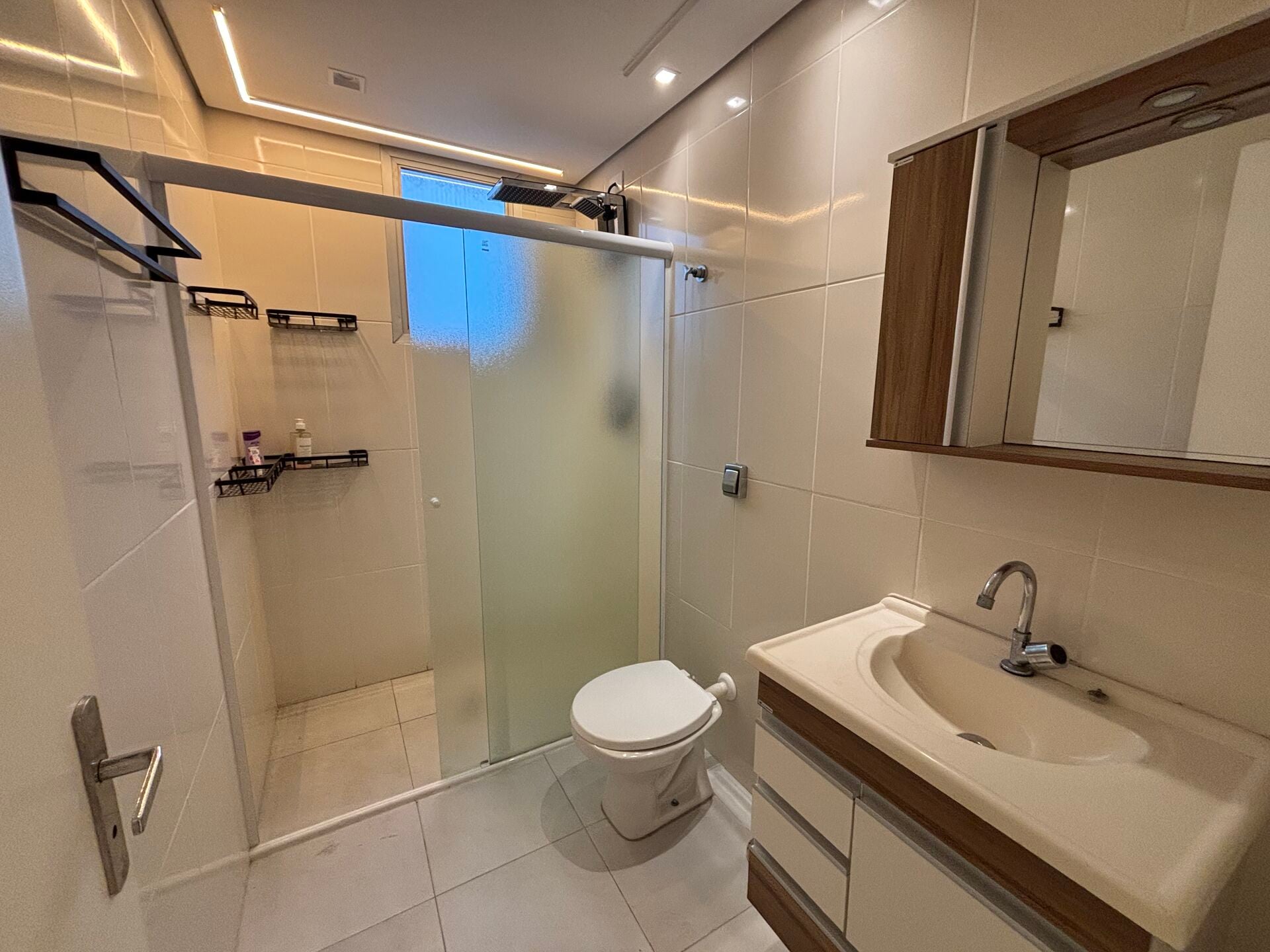 Apartamento 82 · 3 dorm. — Banheiro