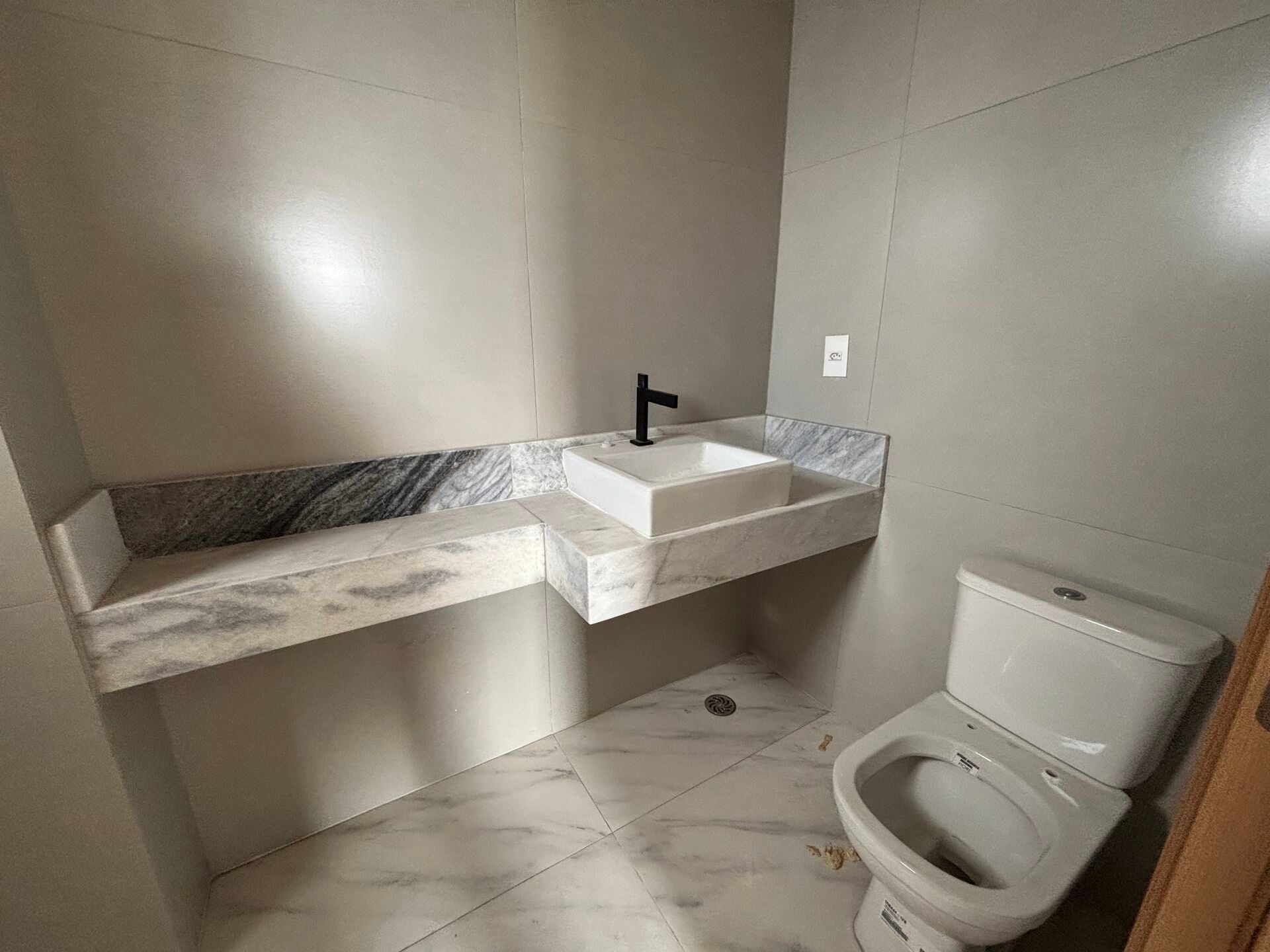 Apartamento 206 · 2 dorm. — Banheiro