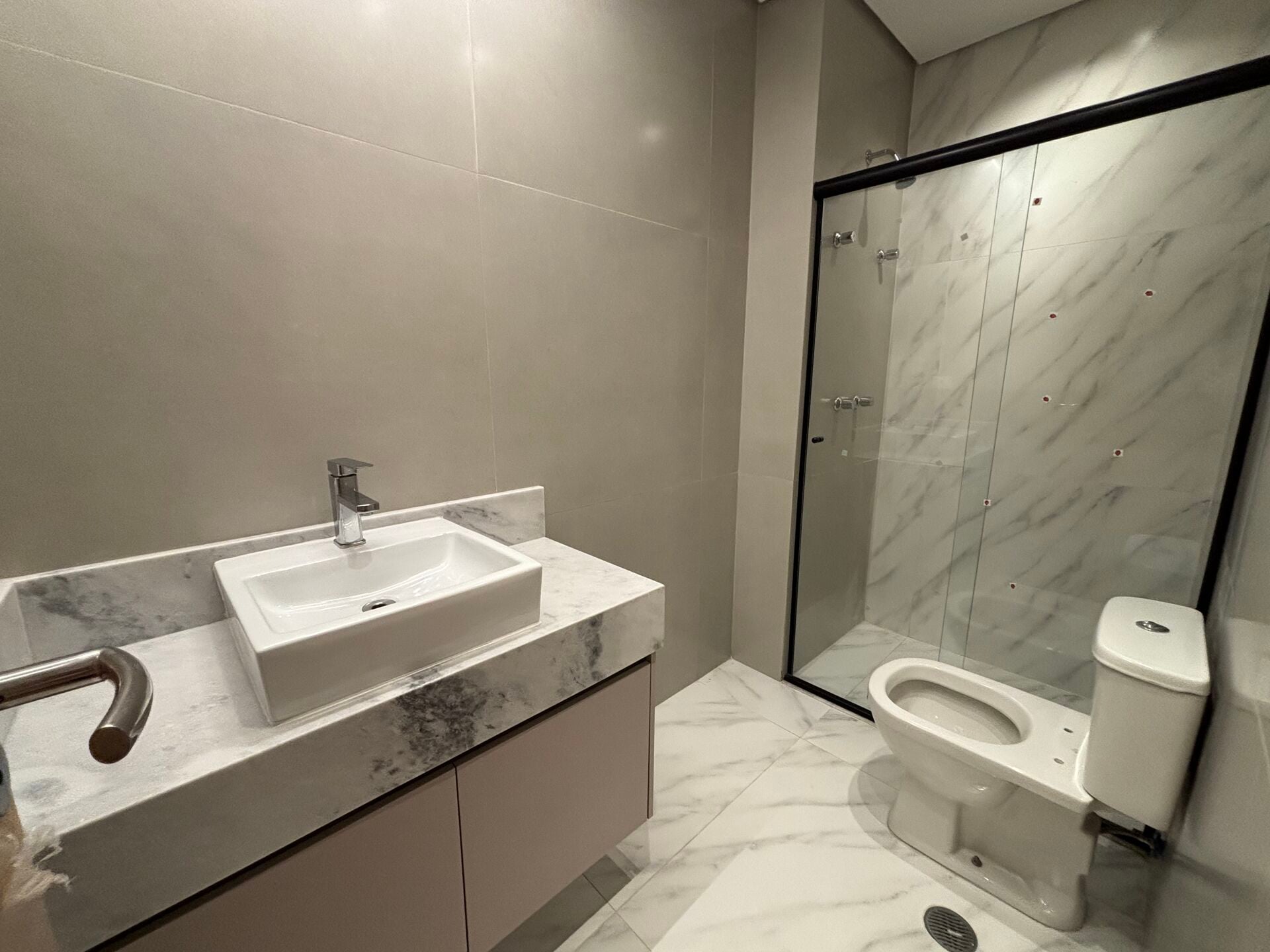 Apartamento Garden 43 · 2 dorm. — Banheiro