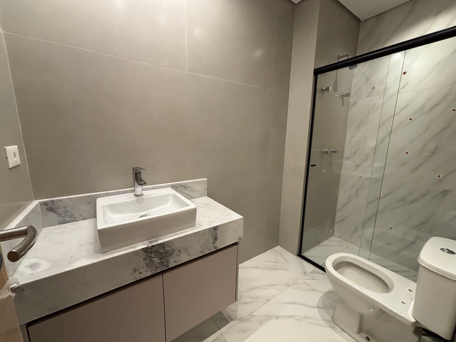 Apartamento Garden 43 · 2 dorm. — Banheiro