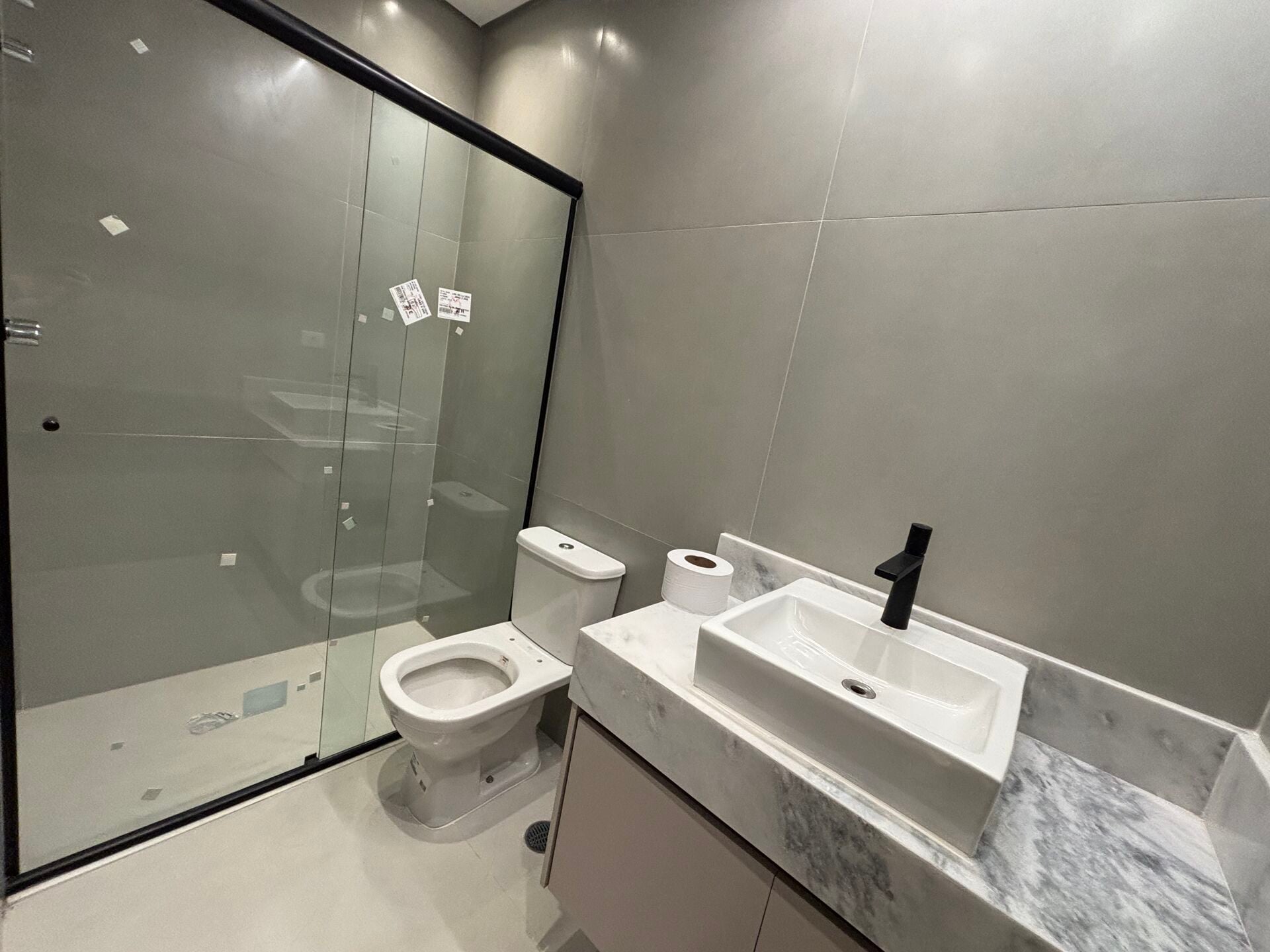Apartamento Garden 43 · 2 dorm. — Banheiro