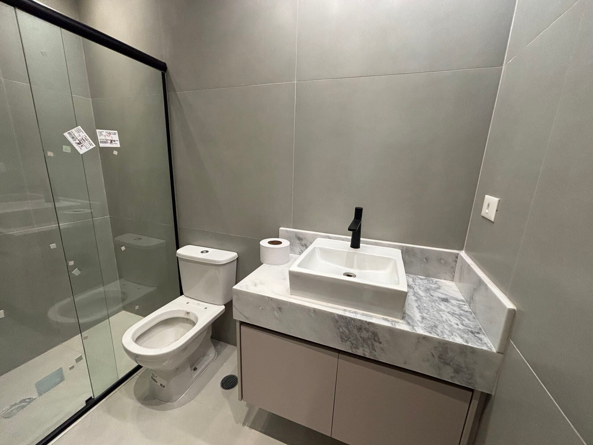 Apartamento Garden 43 · 2 dorm. — Banheiro