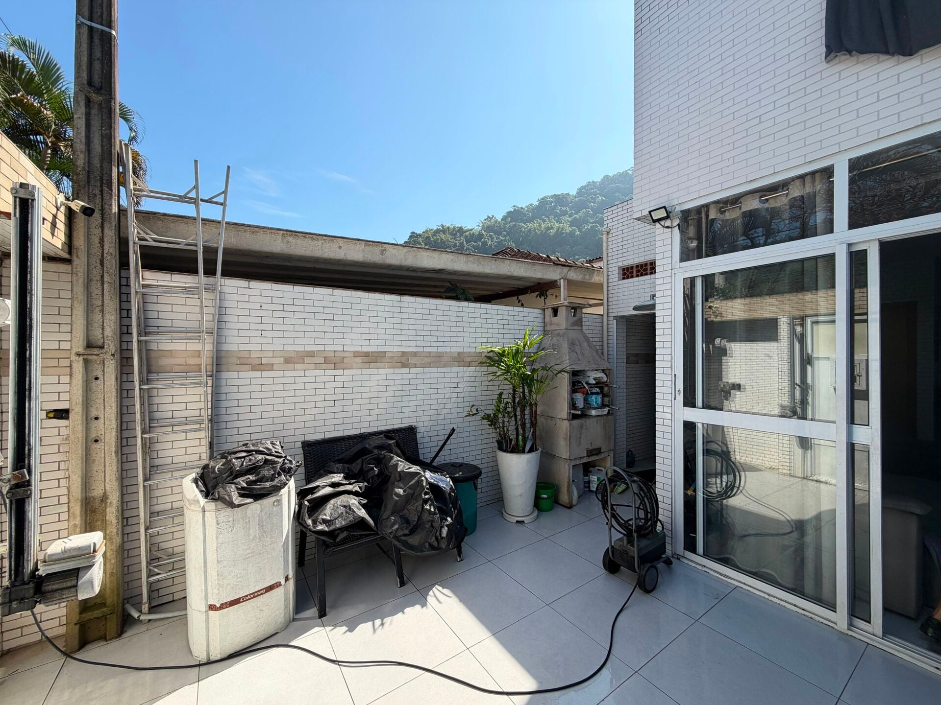 Casa sobreposta (unidade 1) · 3 dorm. — Varanda
