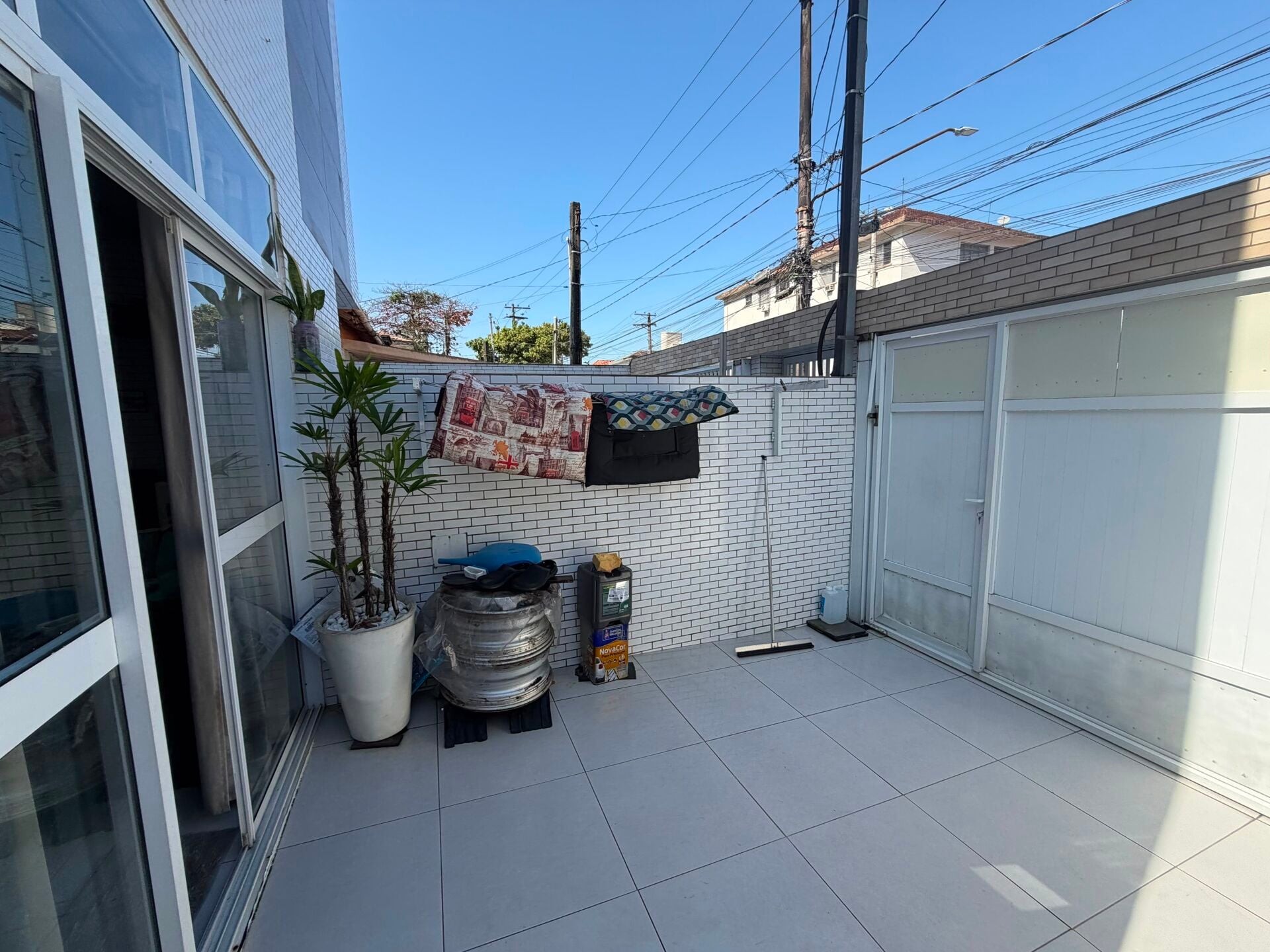 Casa sobreposta (unidade 1) · 3 dorm. — Varanda