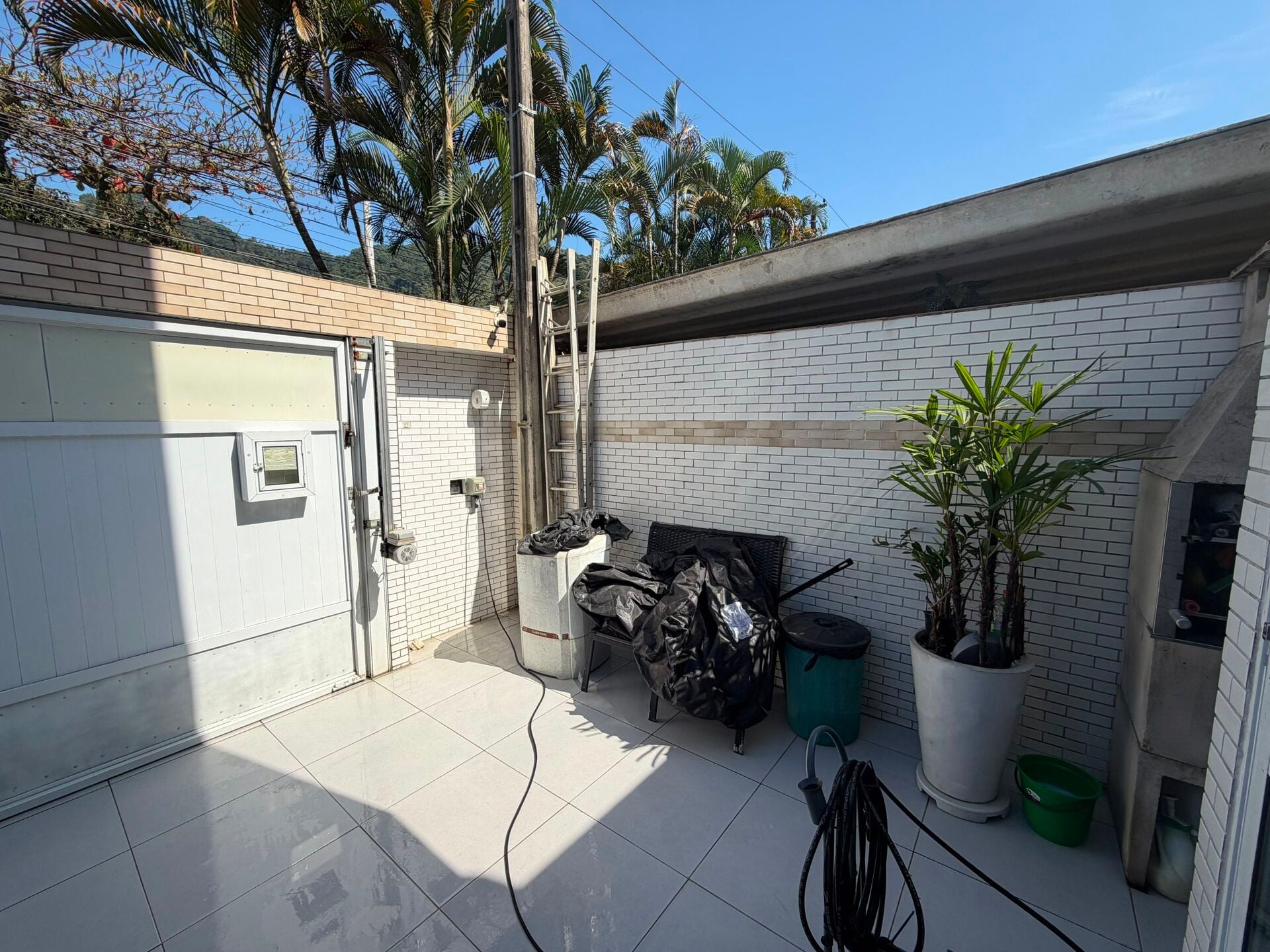 Casa sobreposta (unidade 1) · 3 dorm. — Varanda