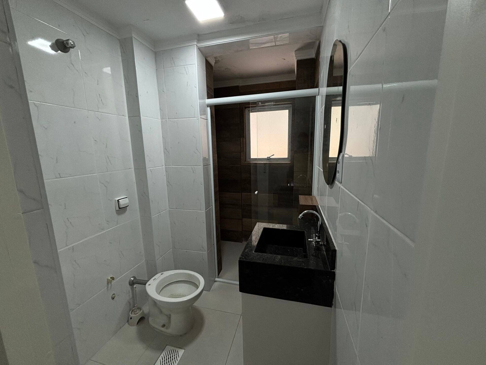 Apartamento 13 · 2 dorm. — Banheiro