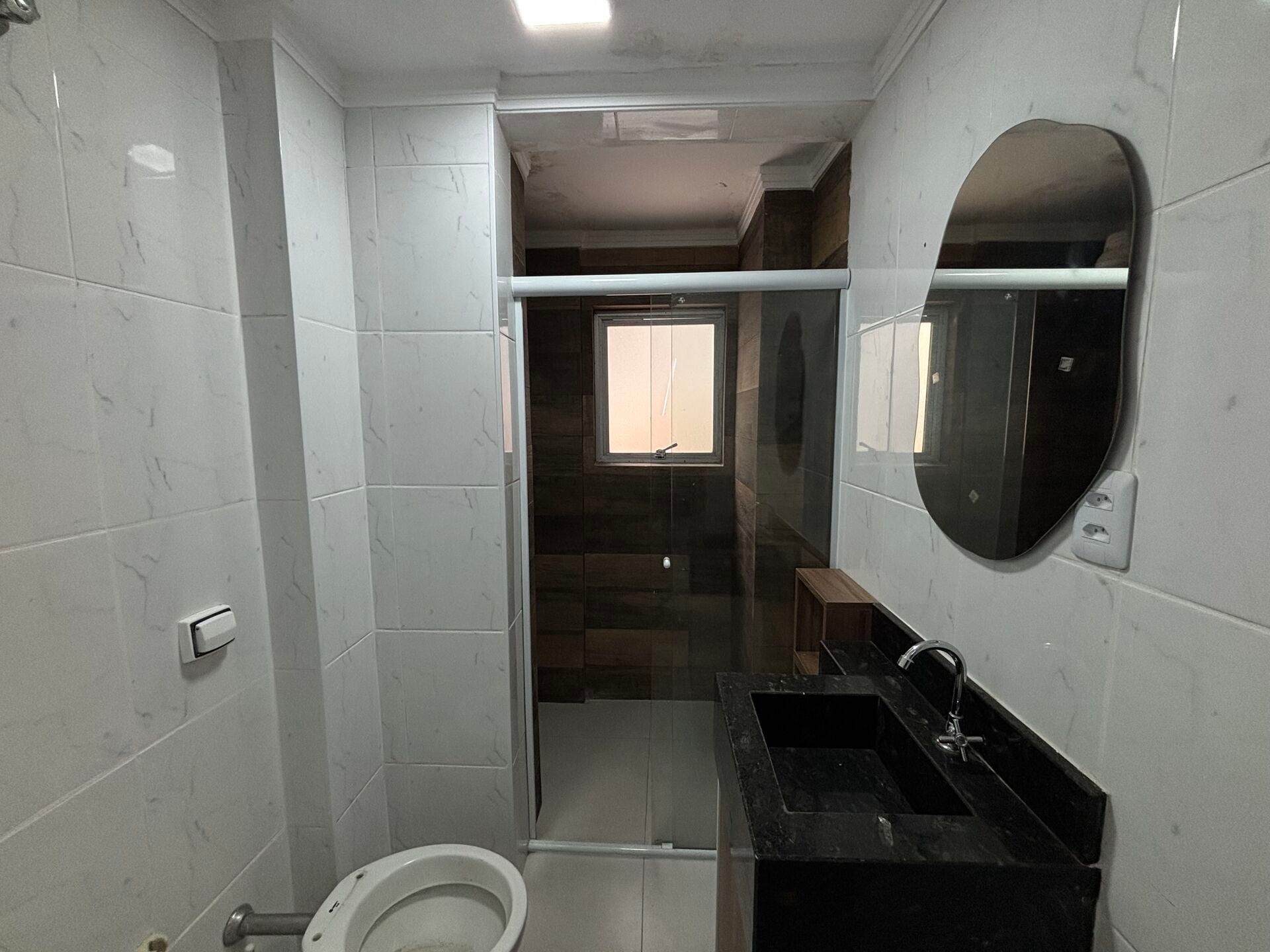 Apartamento 13 · 2 dorm. — Banheiro