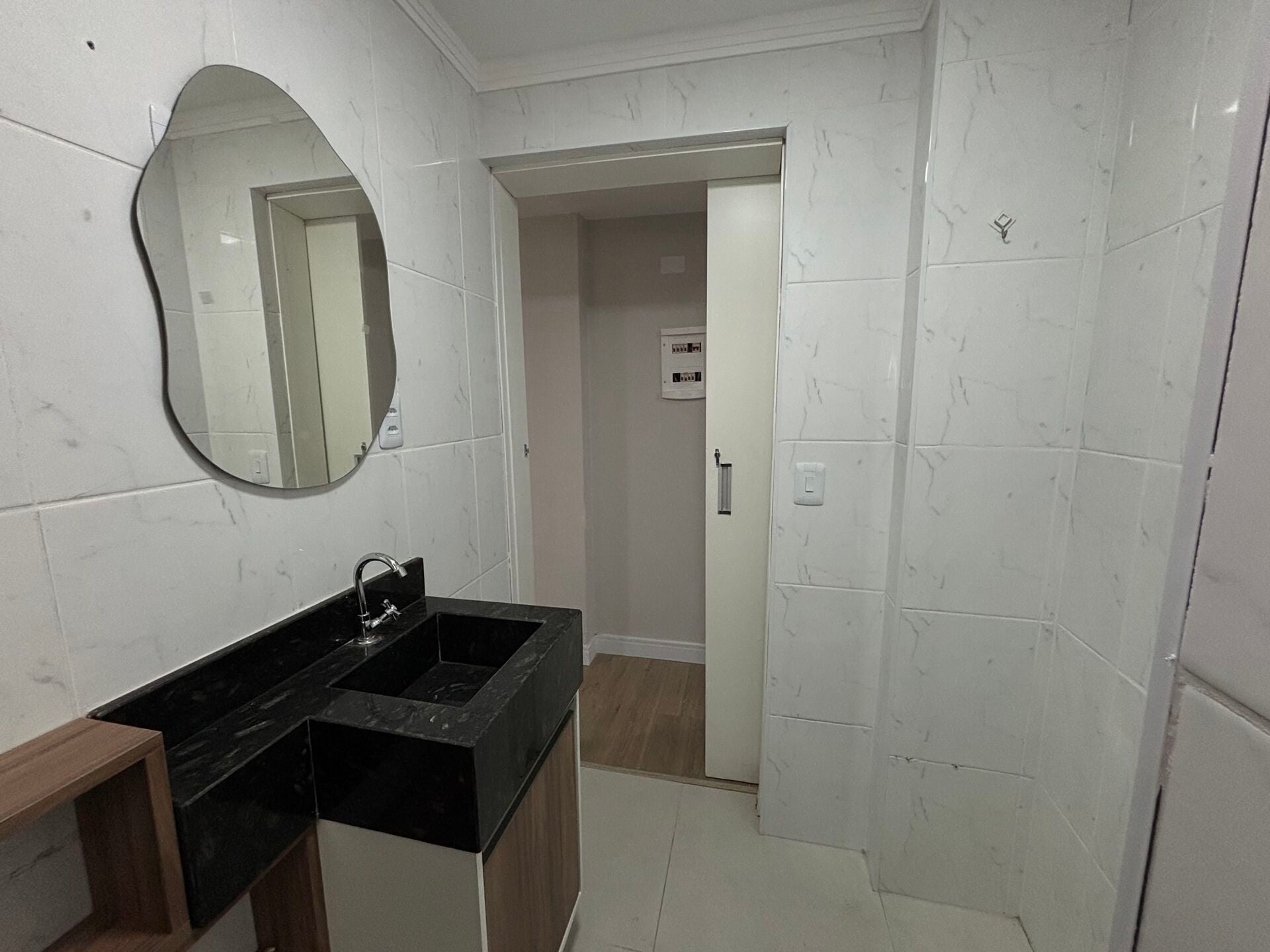 Apartamento 13 · 2 dorm. — Banheiro