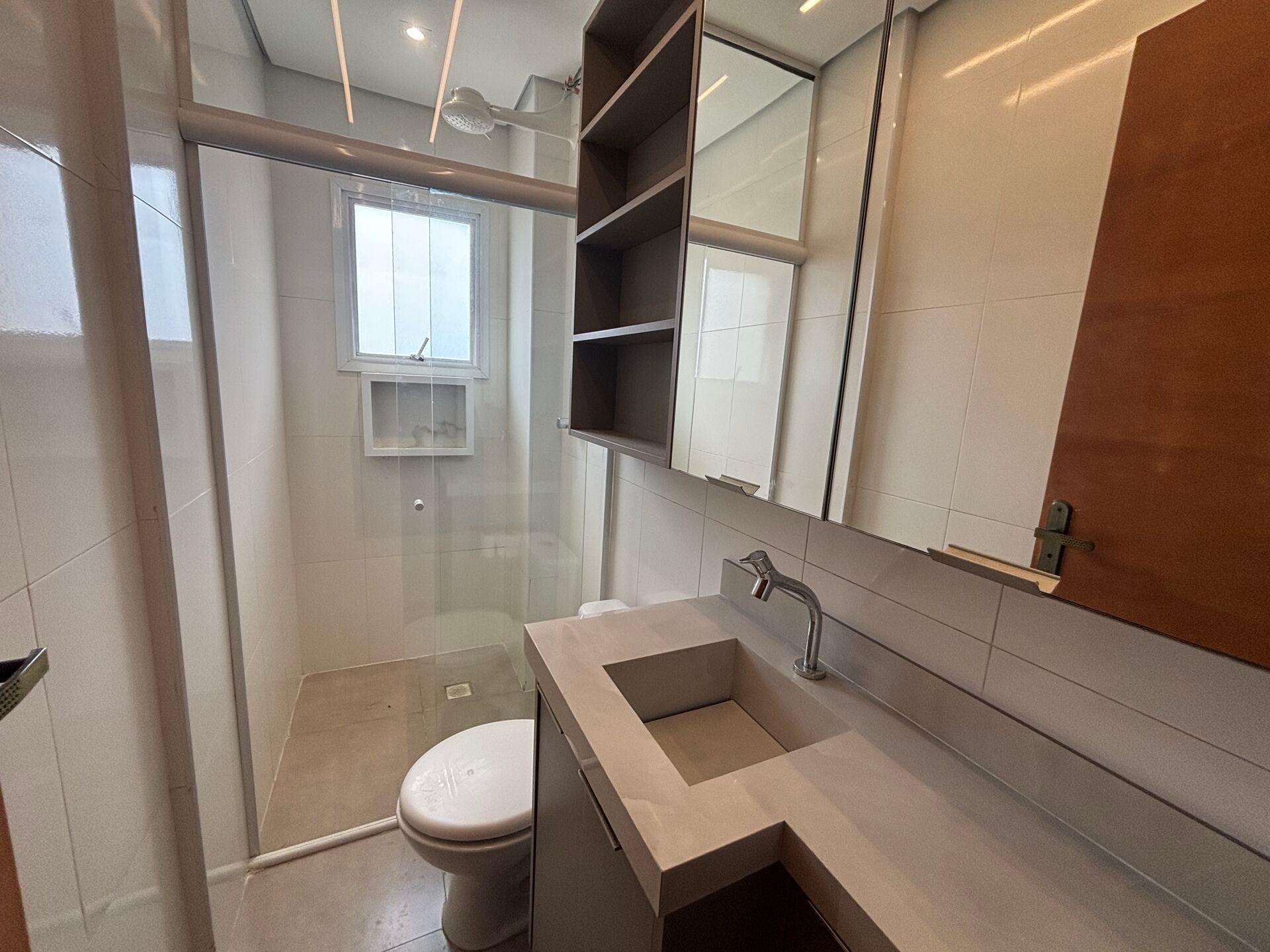 Apartamento 56 · 2 dorm. — Banheiro