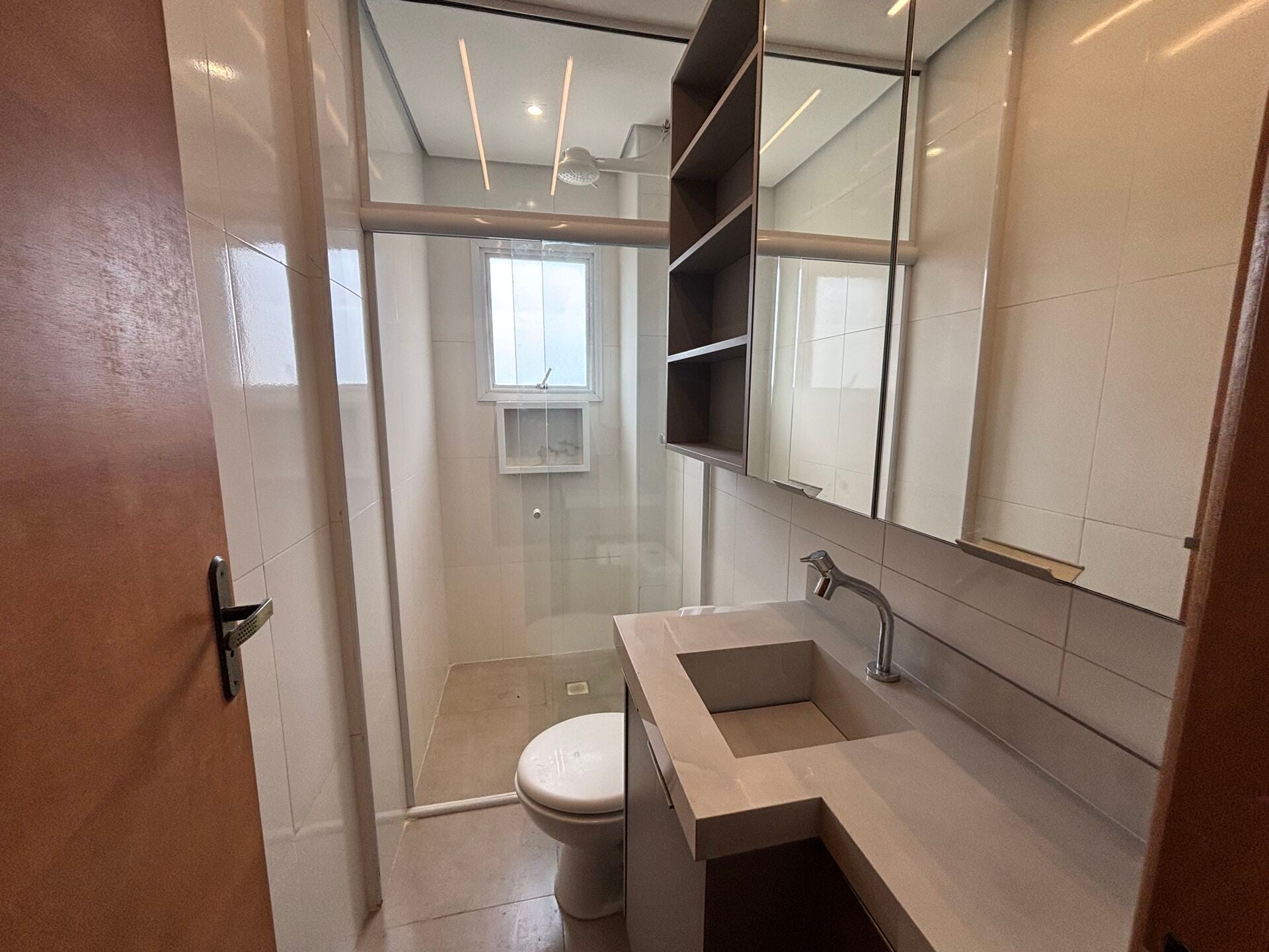 Apartamento 56 · 2 dorm. — Banheiro