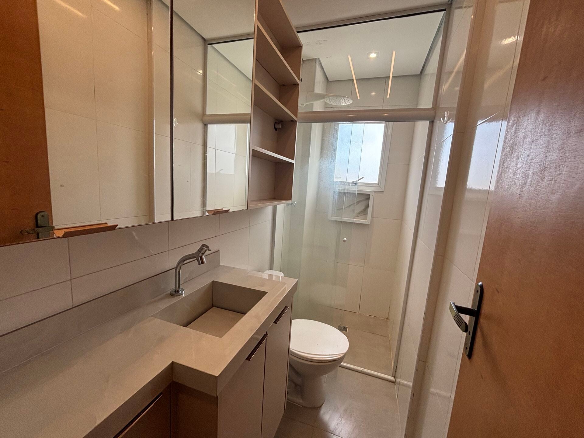Apartamento 56 · 2 dorm. — Banheiro