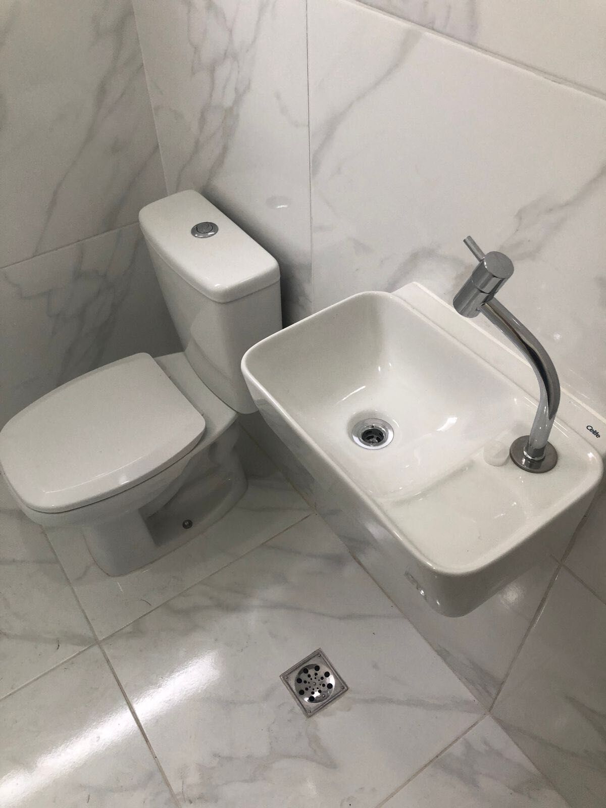 Casa · 3 dorm. — Banheiro
