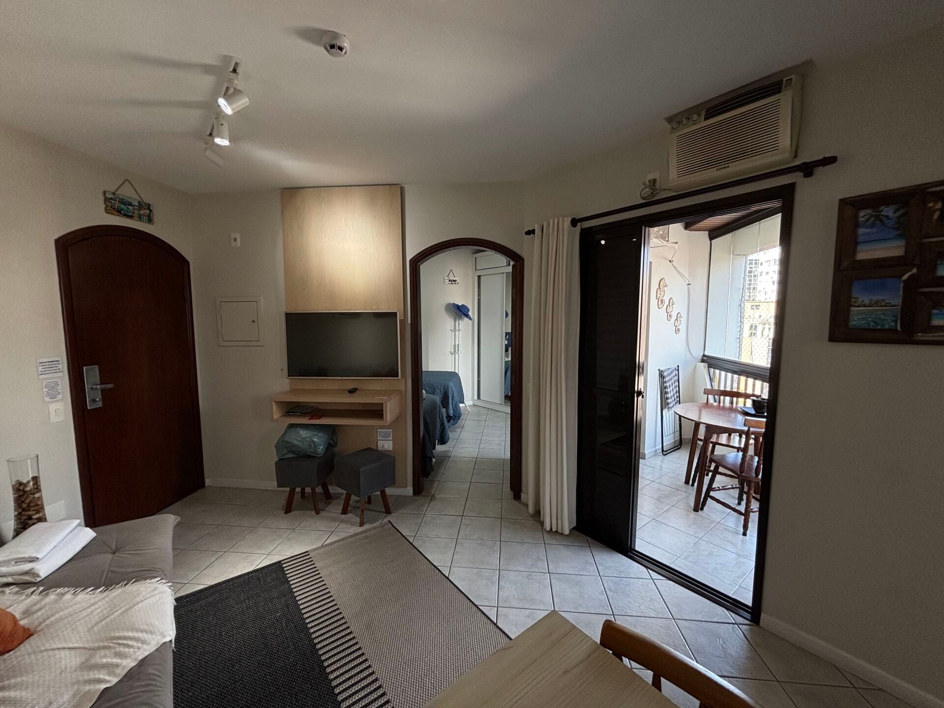 Flat · 1 dorm. — Sala