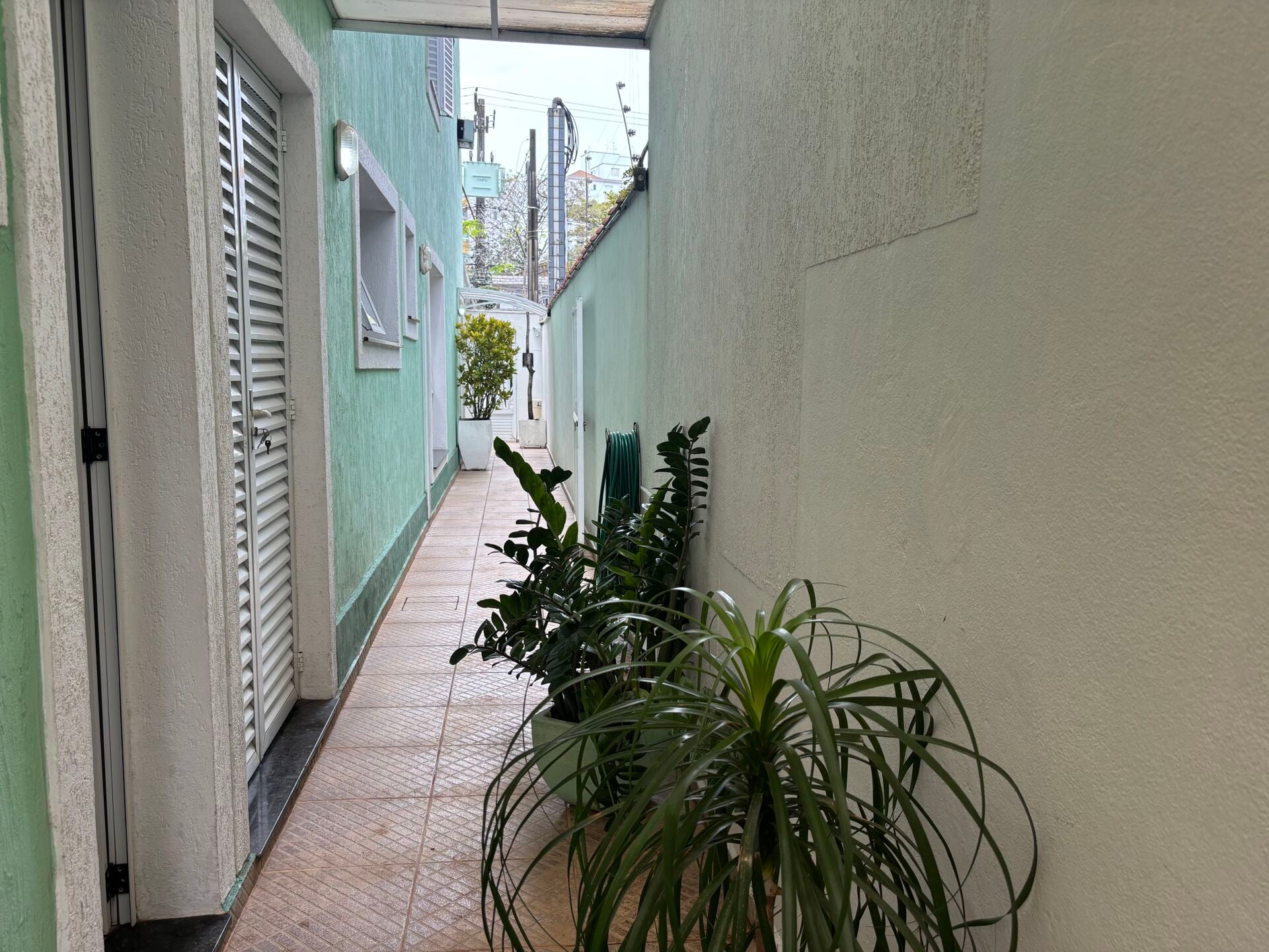Casa com edícula · 3 dorm. — Varanda