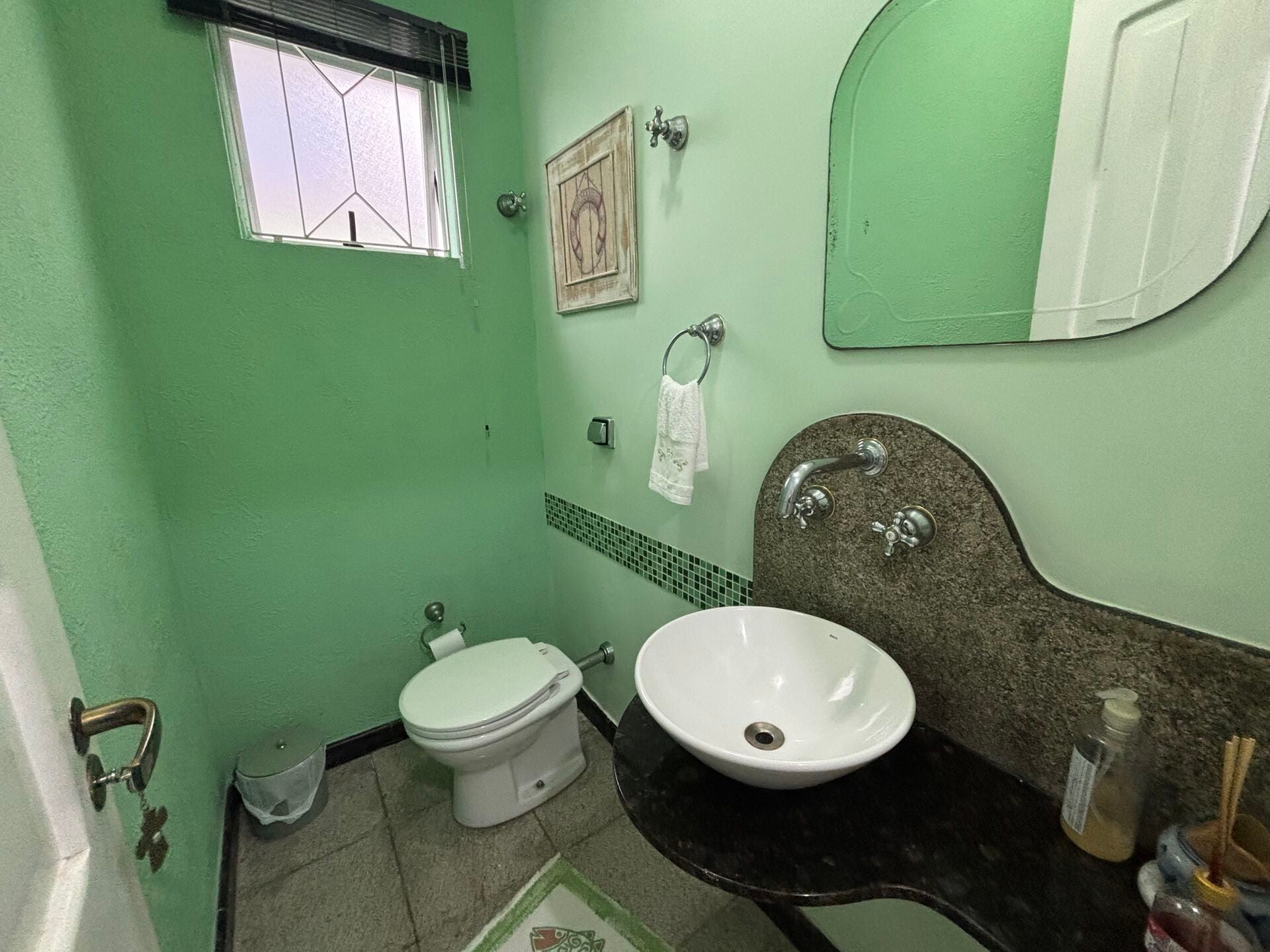 Casa com edícula · 3 dorm. — Banheiro