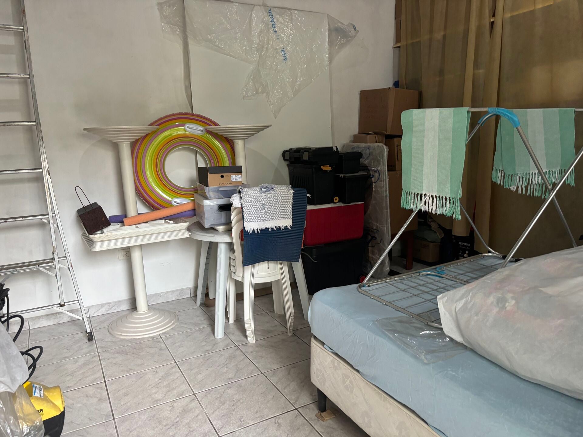 Casa com edícula · 3 dorm. — Quarto de servico