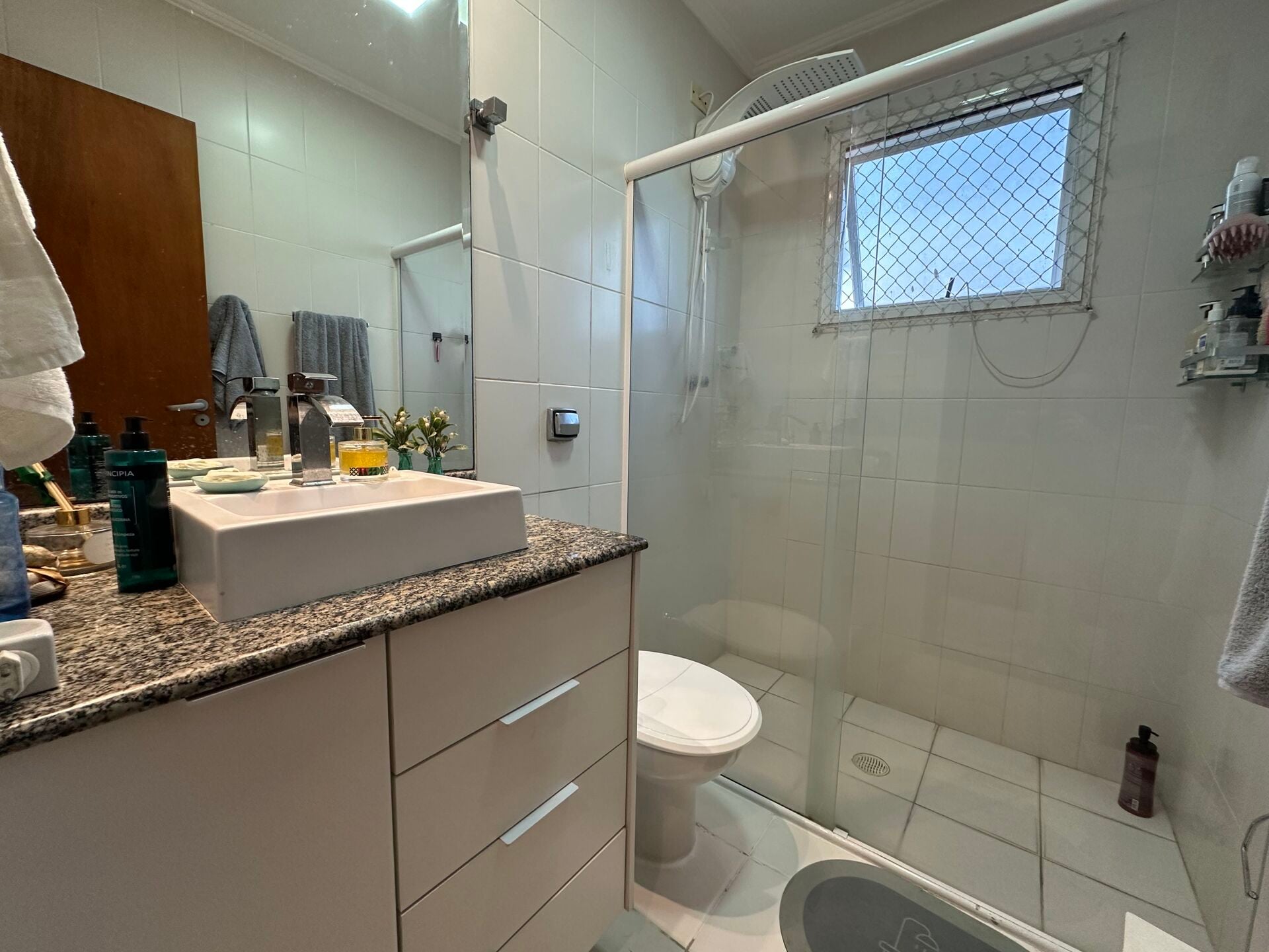 Apartamento · 2 dorm. — Banheiro