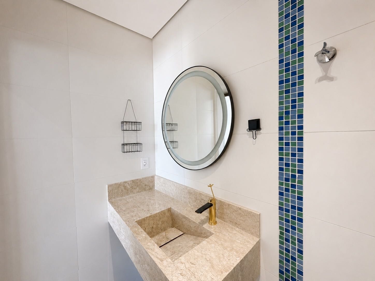 Apartamento · 2 dorm. — Banheiro