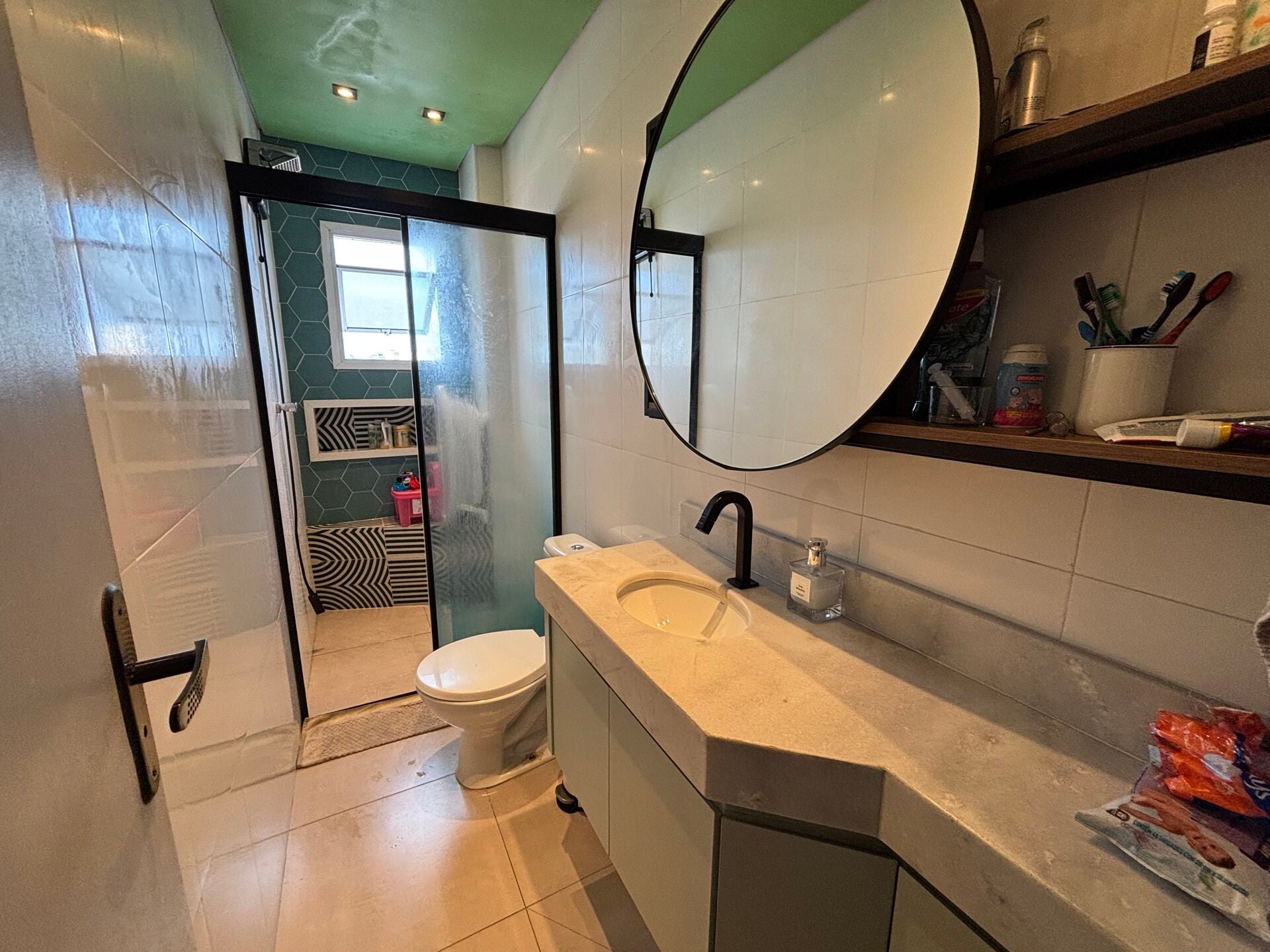 Apartamento · 2 dorm. — Banheiro