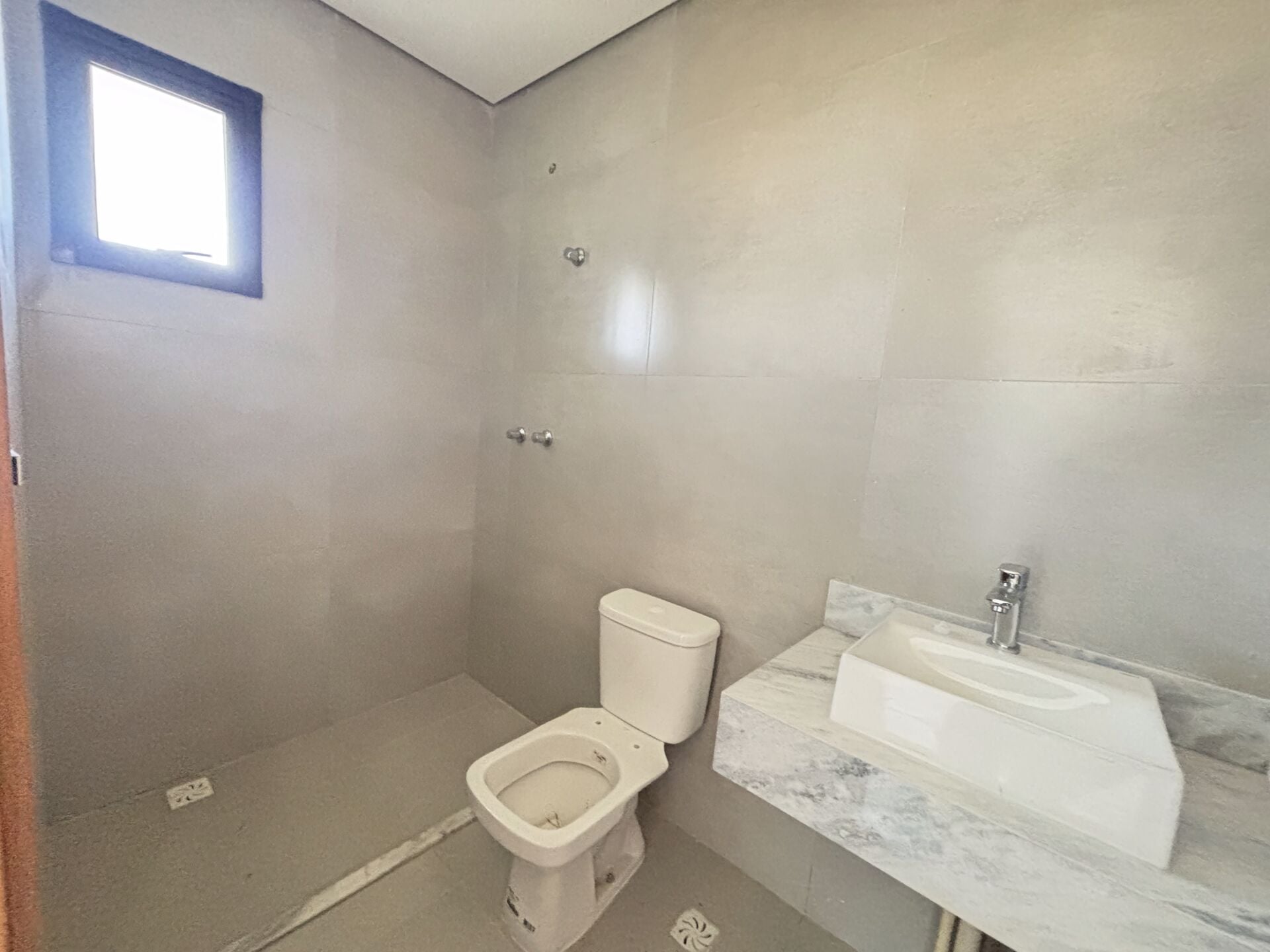 Apartamento · 2 dorm. — Banheiro