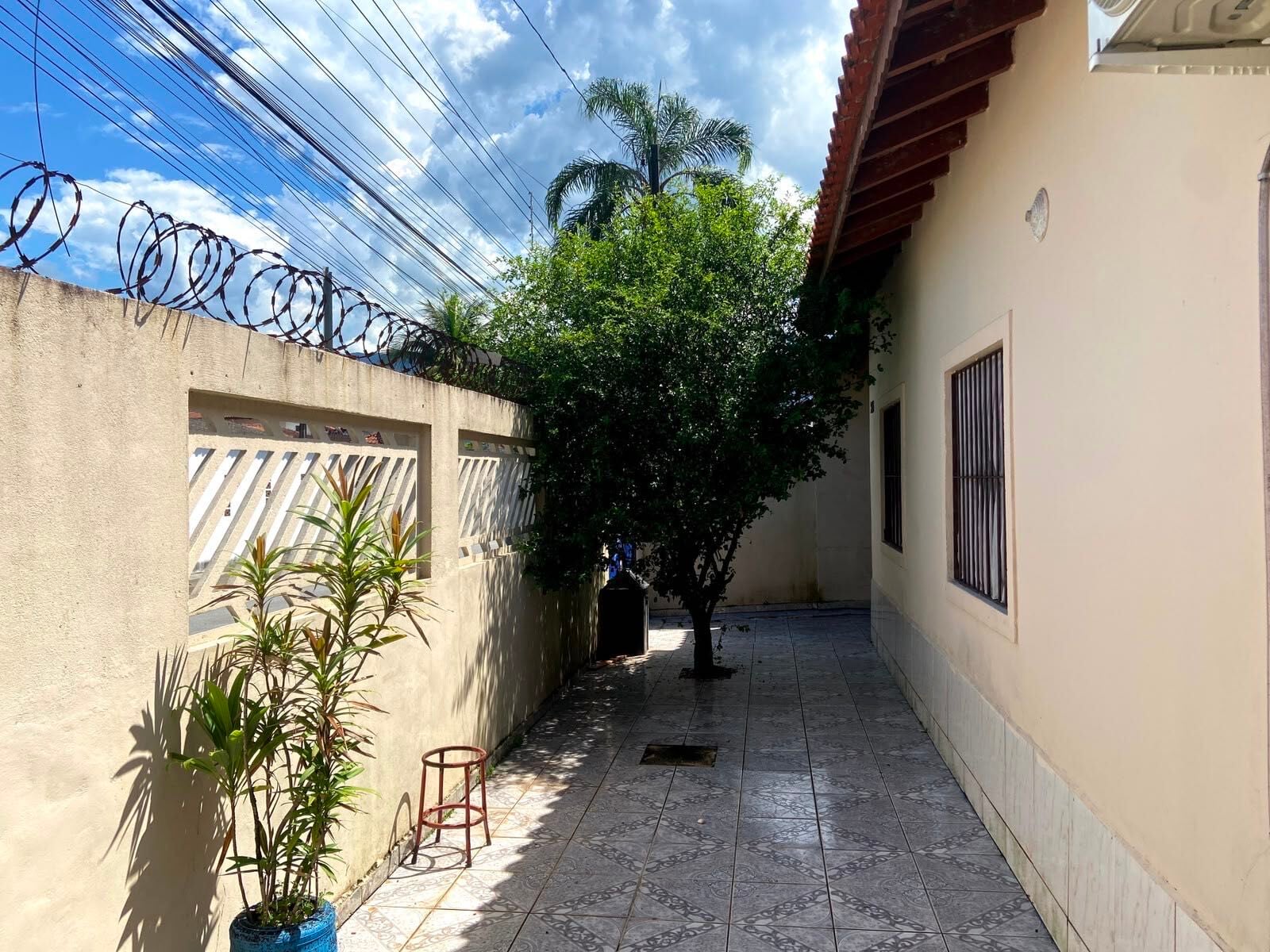 Casa · 2 dorm. — Varanda