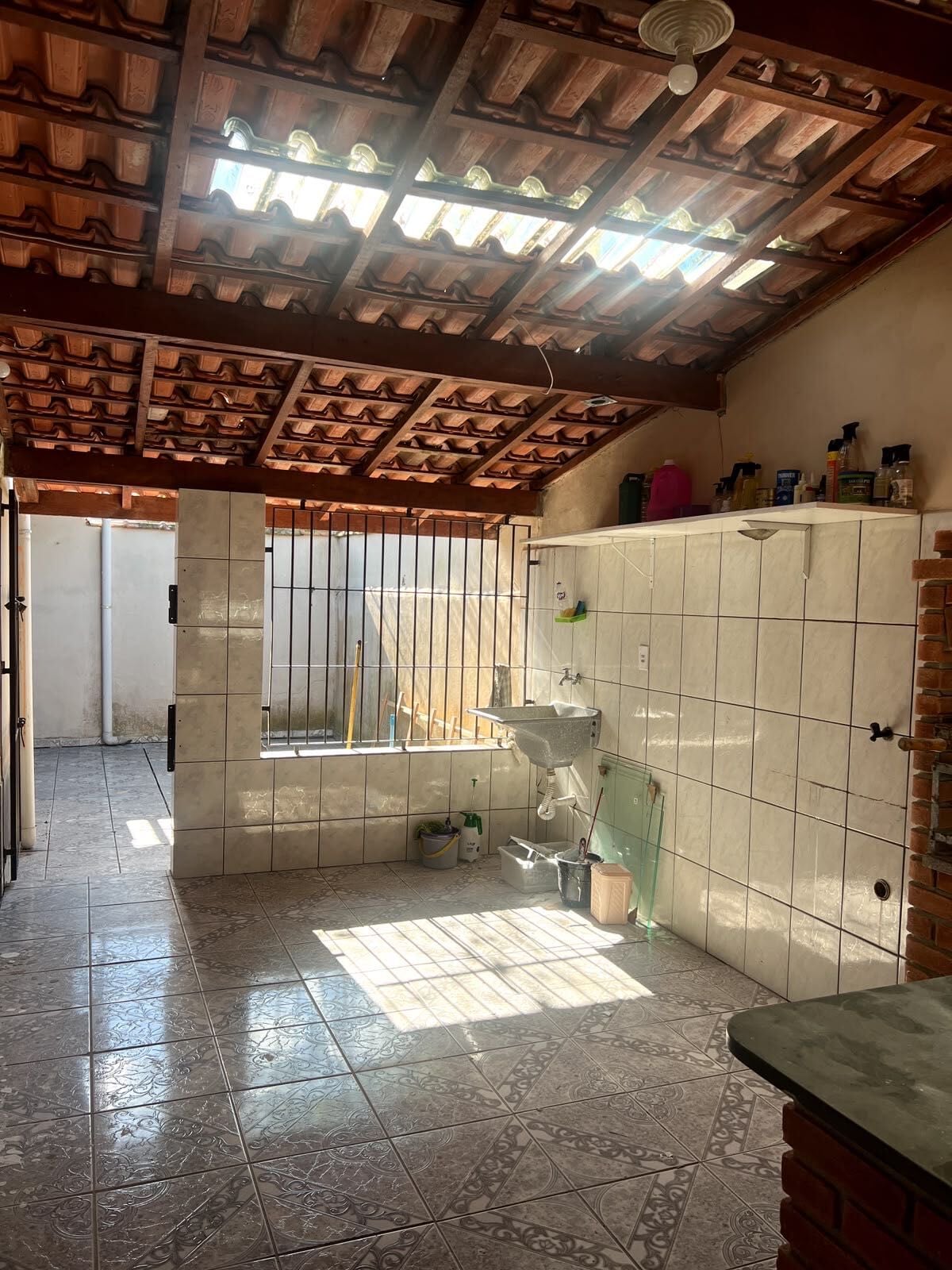 Casa · 2 dorm. — Área de serviço