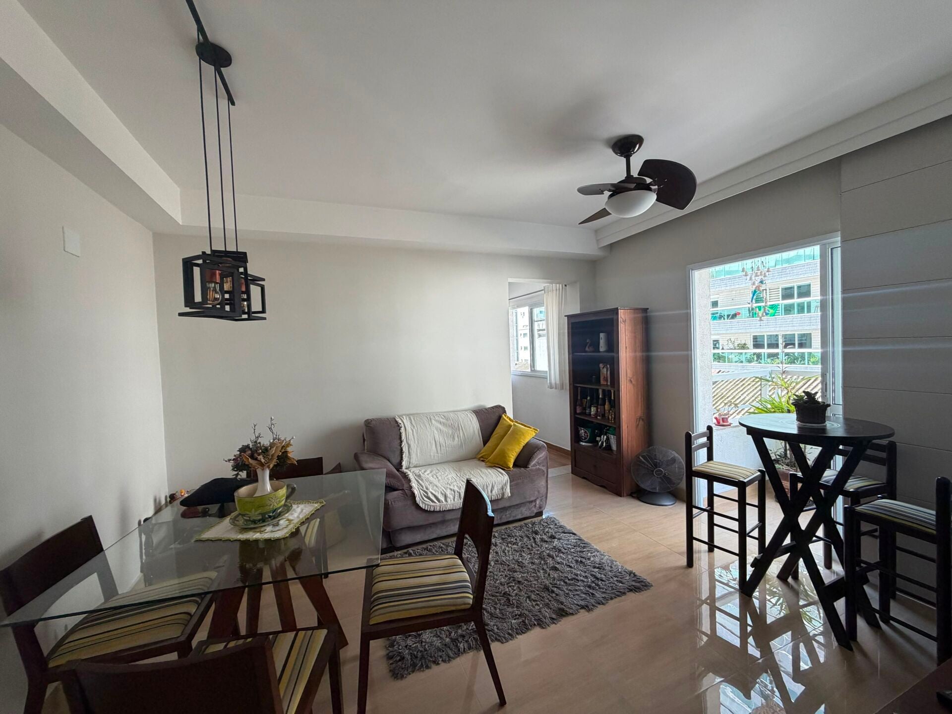 Apartamento · 2 dorm. — Sala