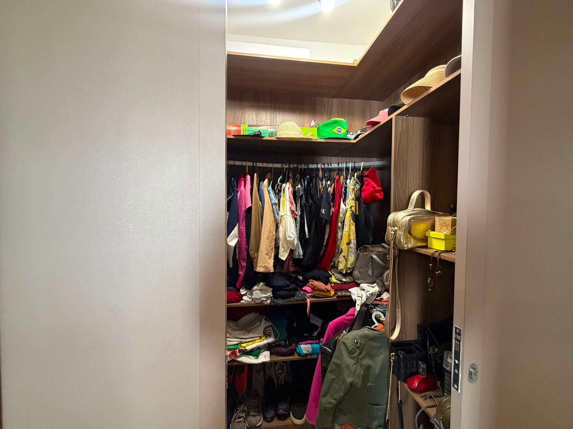 Apartamento · 2 dorm. — Closet