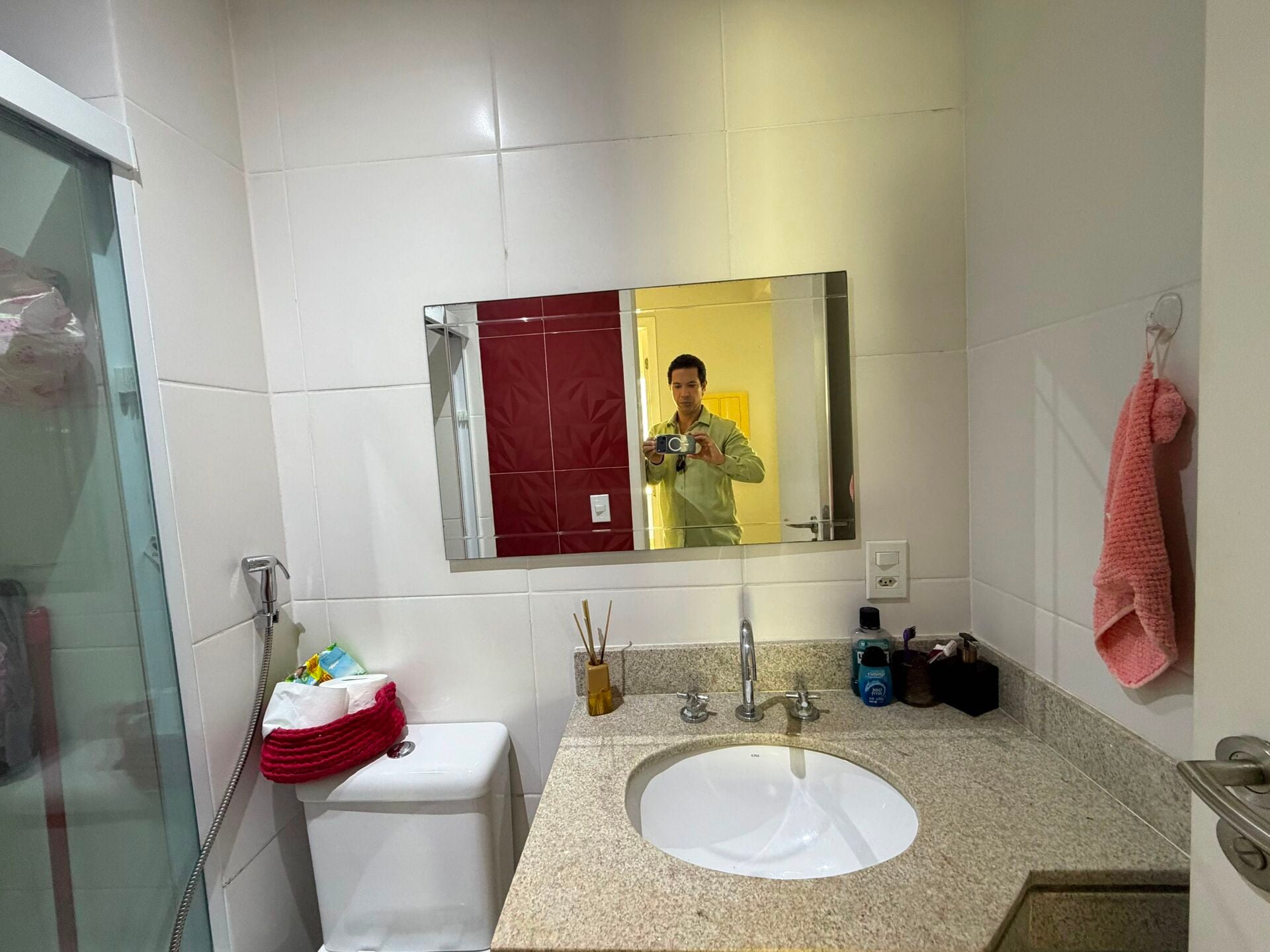 Apartamento · 2 dorm. — Banheiro