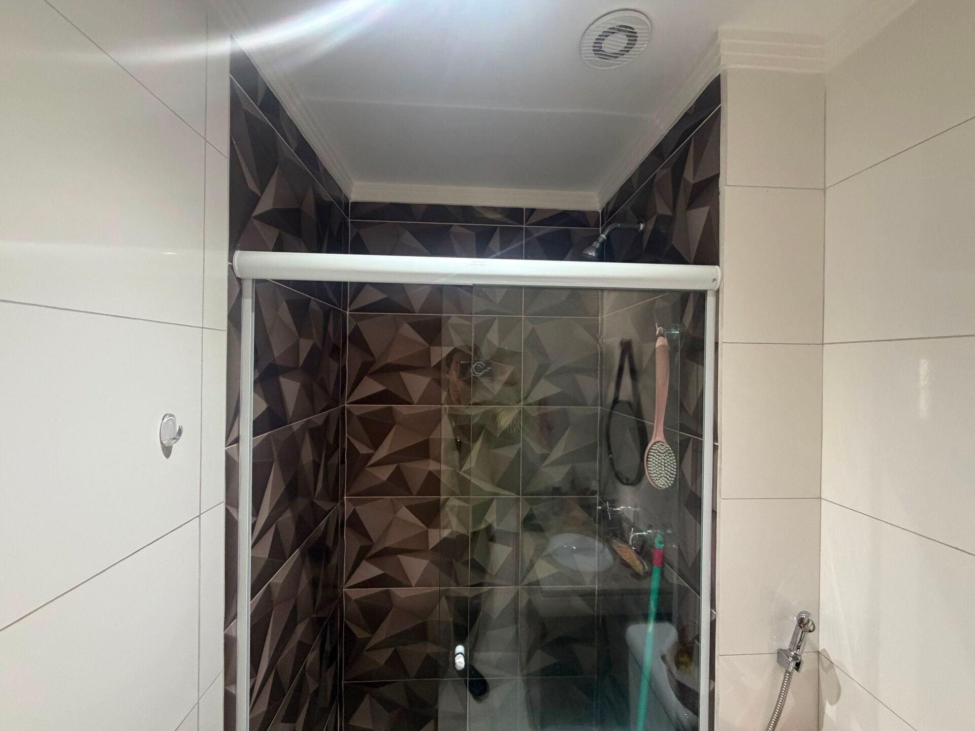 Apartamento · 2 dorm. — Banheiro