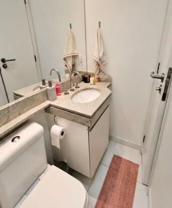 Apartamento · 2 dorm. — Banheiro